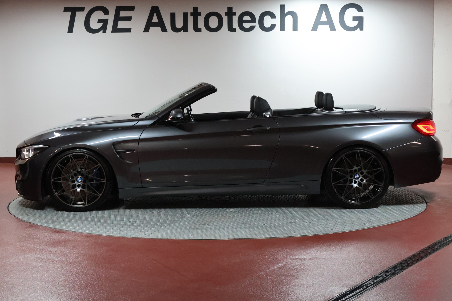 BMW M4 Cabriolet Drivelogic M Competition-image-4