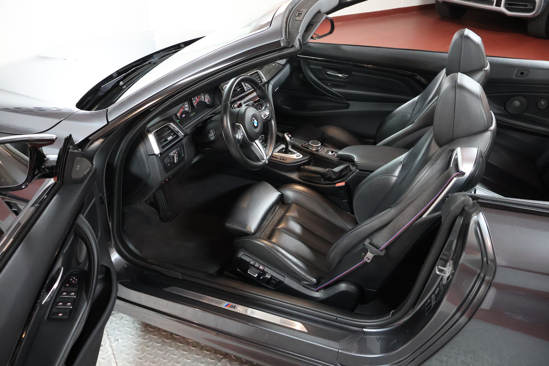 BMW M4 Cabriolet Drivelogic M Competition-image-7