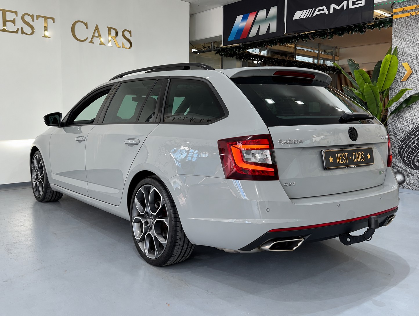 SKODA Octavia Combi 2.0 TDI RS 4x4 DSG **Nardo Grau**AHK 1'800 KG**-image-4