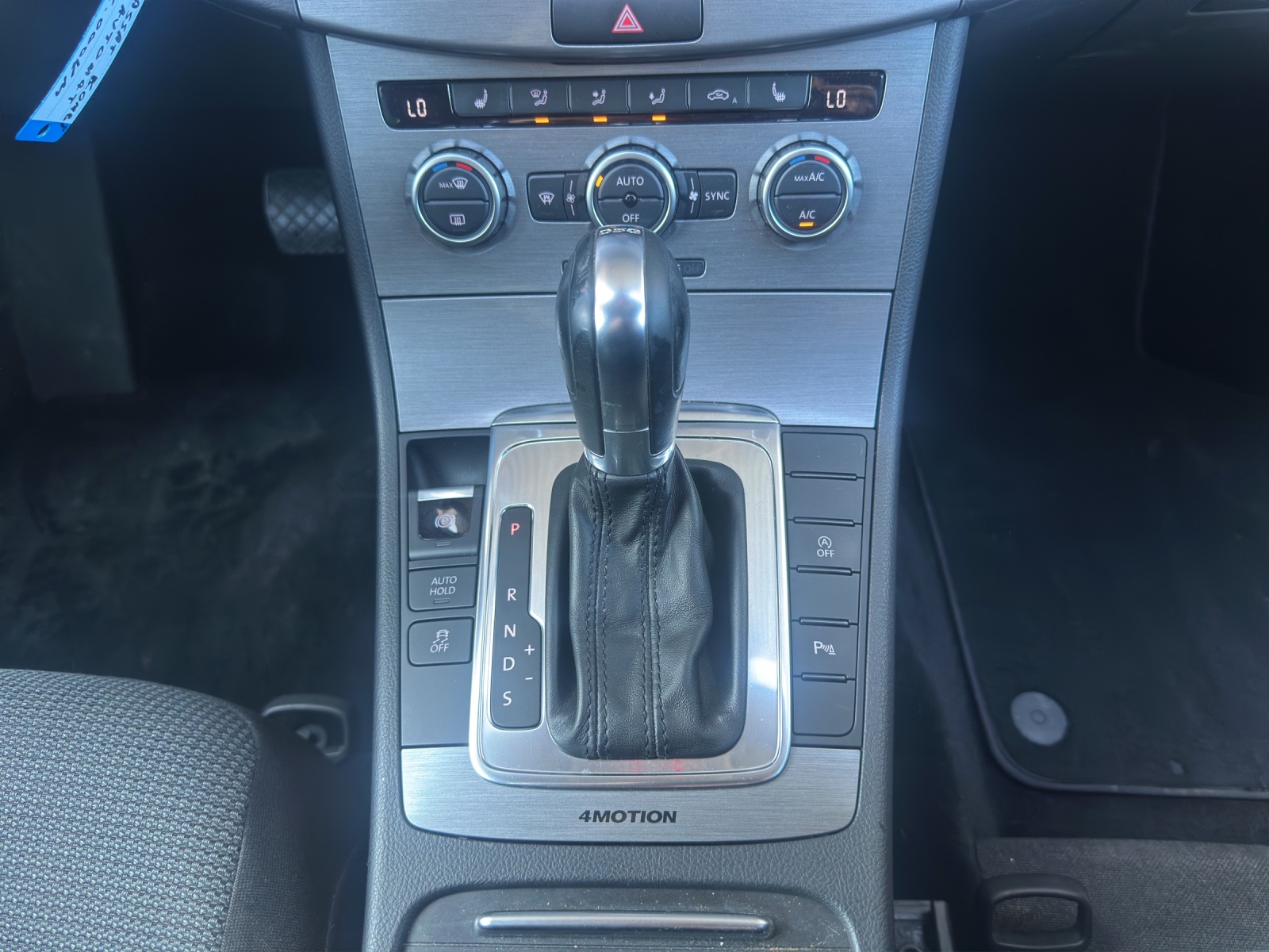 VW Passat Variant 2.0 TDI BMT Highline 4MDSG-image-11
