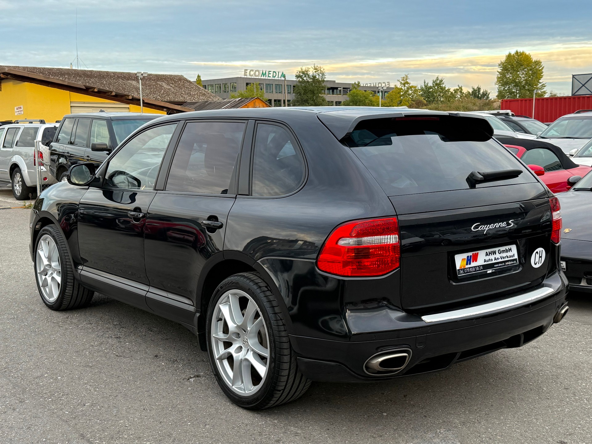 PORSCHE Cayenne S 4.8 V8 / Frisch ab MFK & Service / 8-fach bereift / 21 Sport Räder / BOSE Sound / Schiebedach / PCM 2.0-image-5