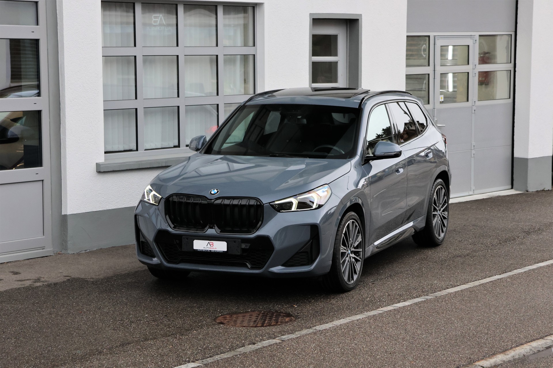 BMW X1 xDrive 23i 48V M Sport (CH)-image-0