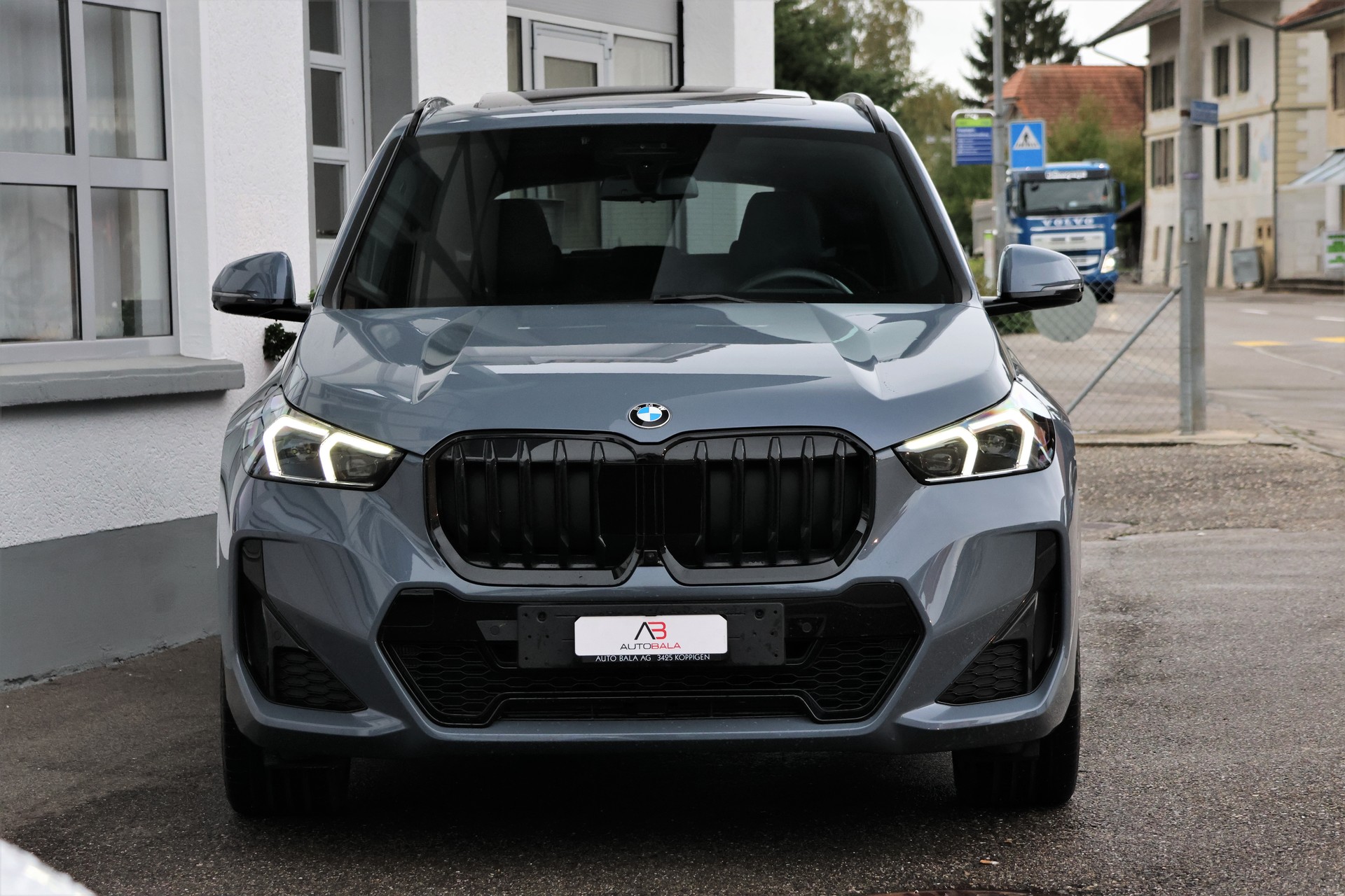 BMW X1 xDrive 23i 48V M Sport (CH)-image-1