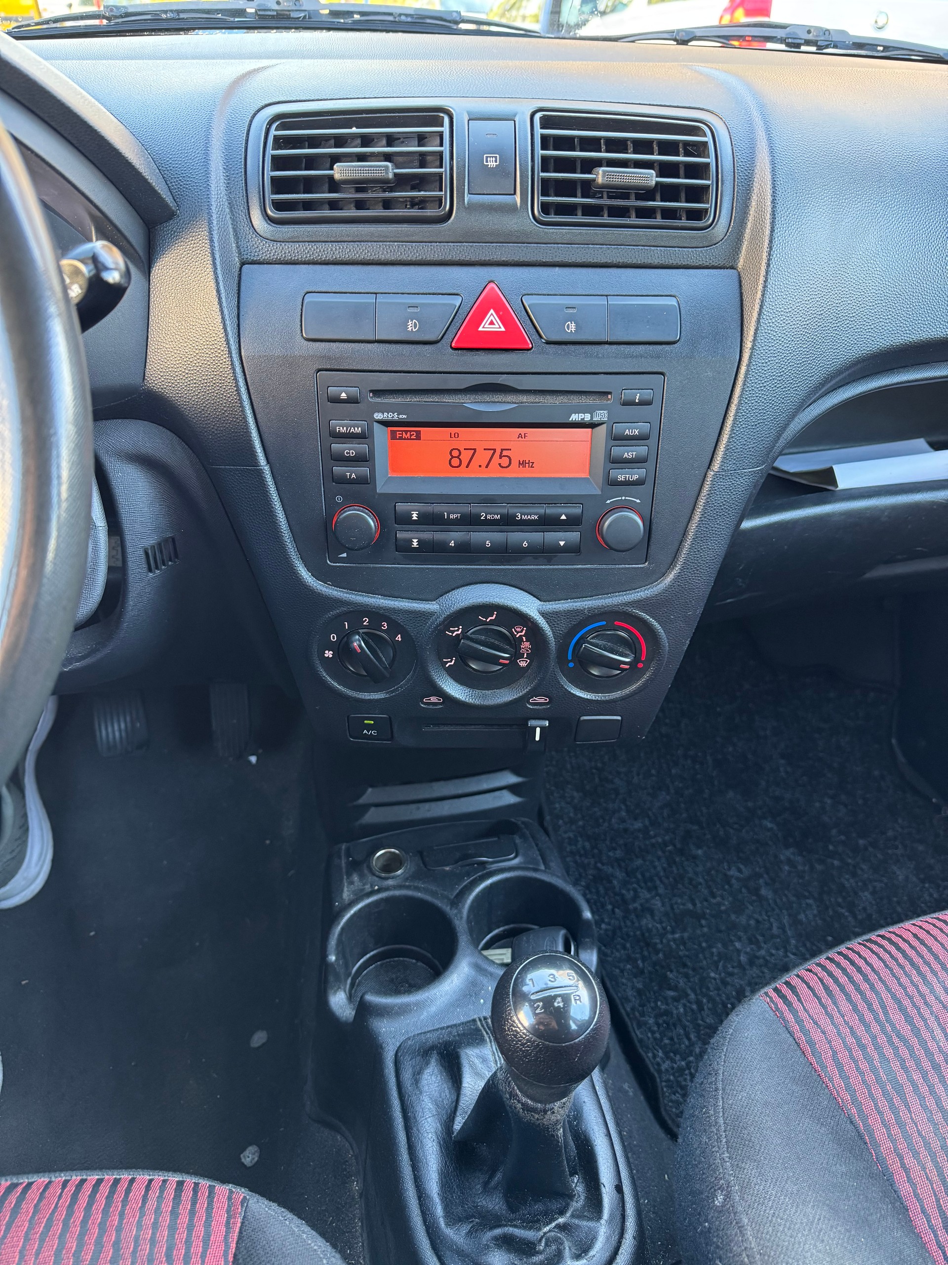 KIA Picanto 1.1 Classic-image-13