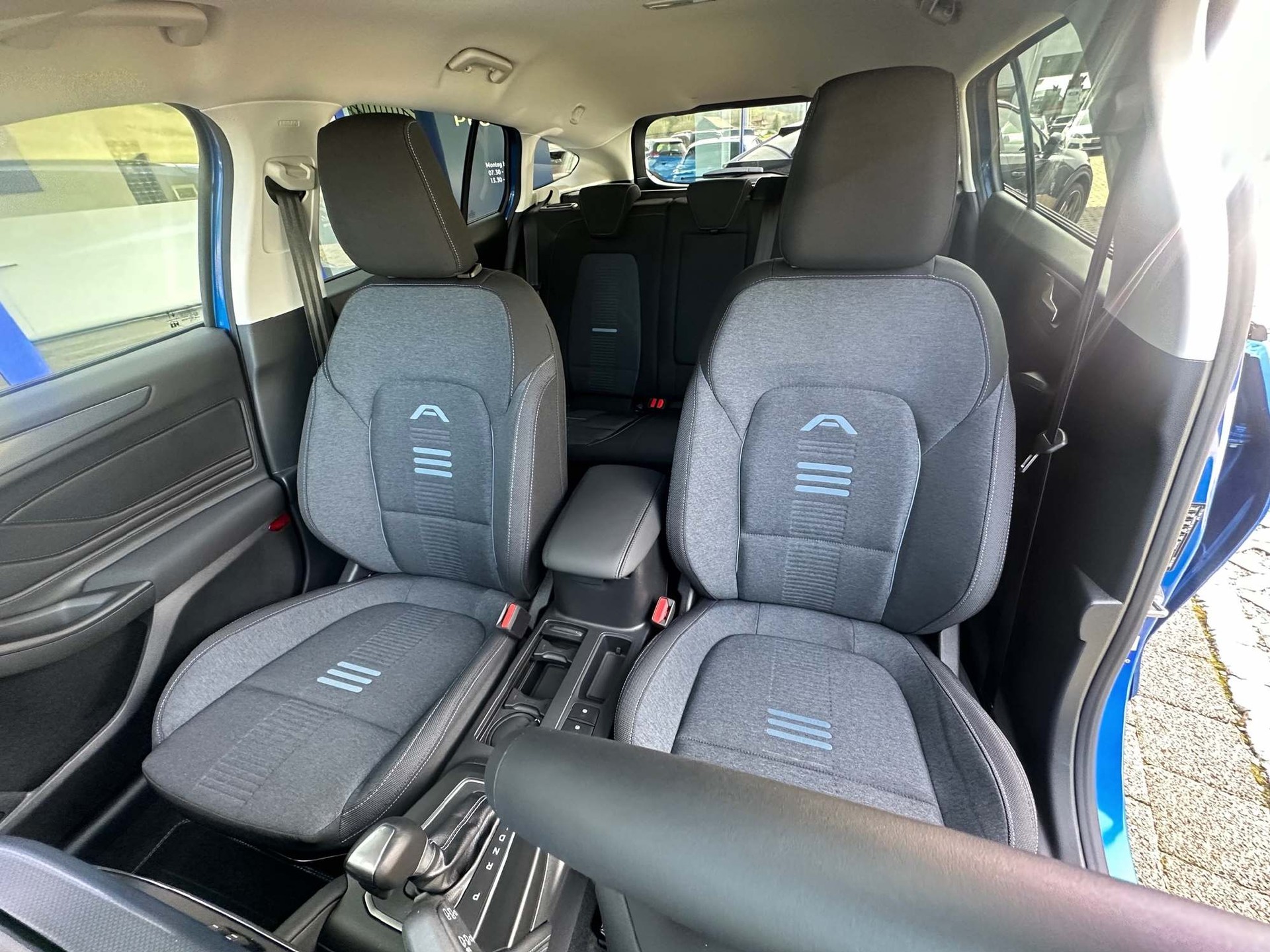 FORD Focus Station Wagon 1.0i EcoB Hybrid 155 Active X-image-14