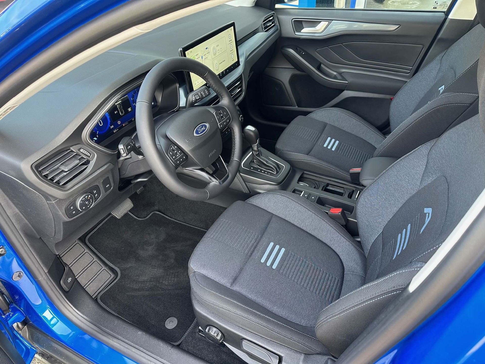 FORD Focus Station Wagon 1.0i EcoB Hybrid 155 Active X-image-9