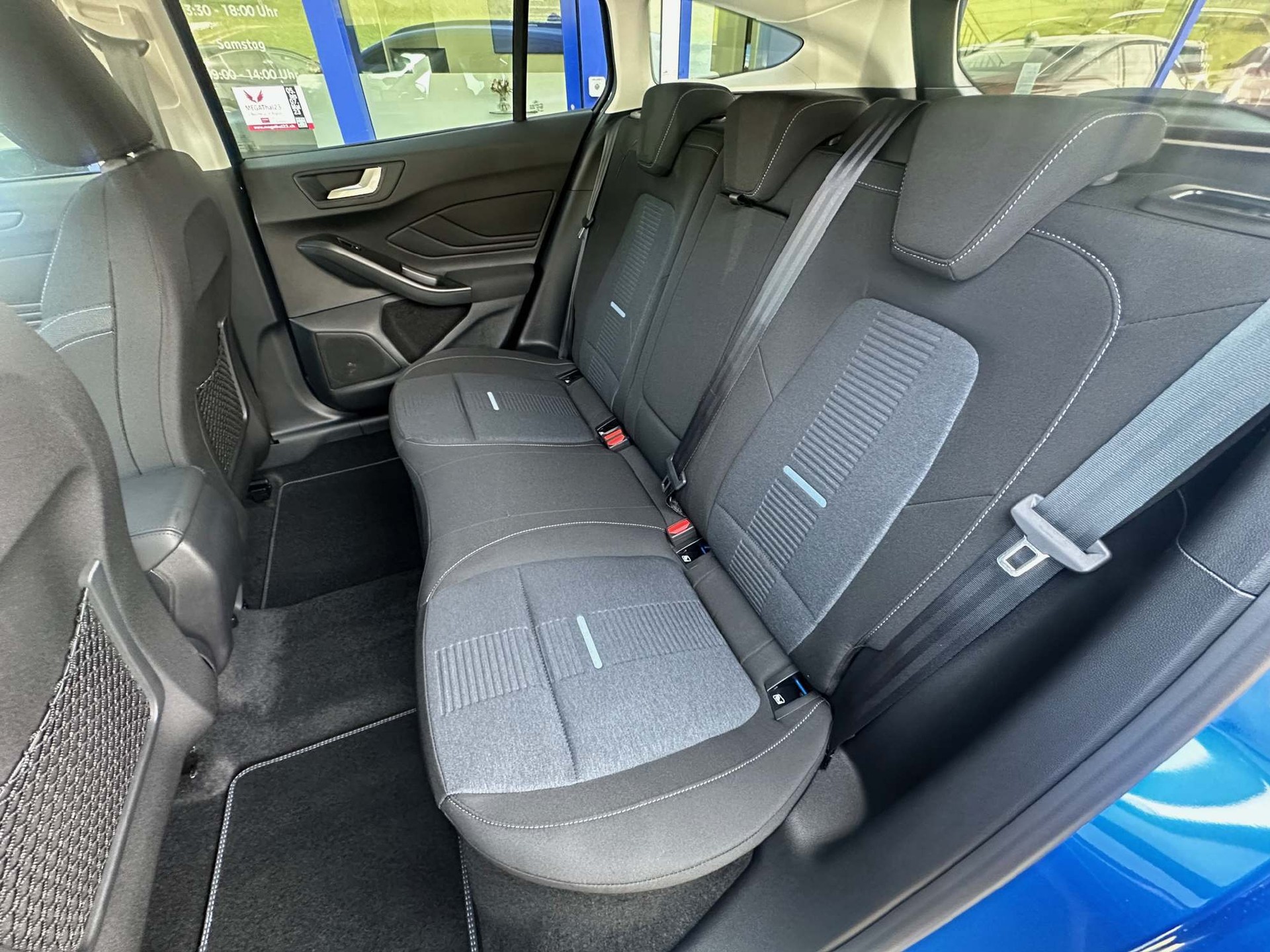 FORD Focus Station Wagon 1.0i EcoB Hybrid 155 Active X-image-7