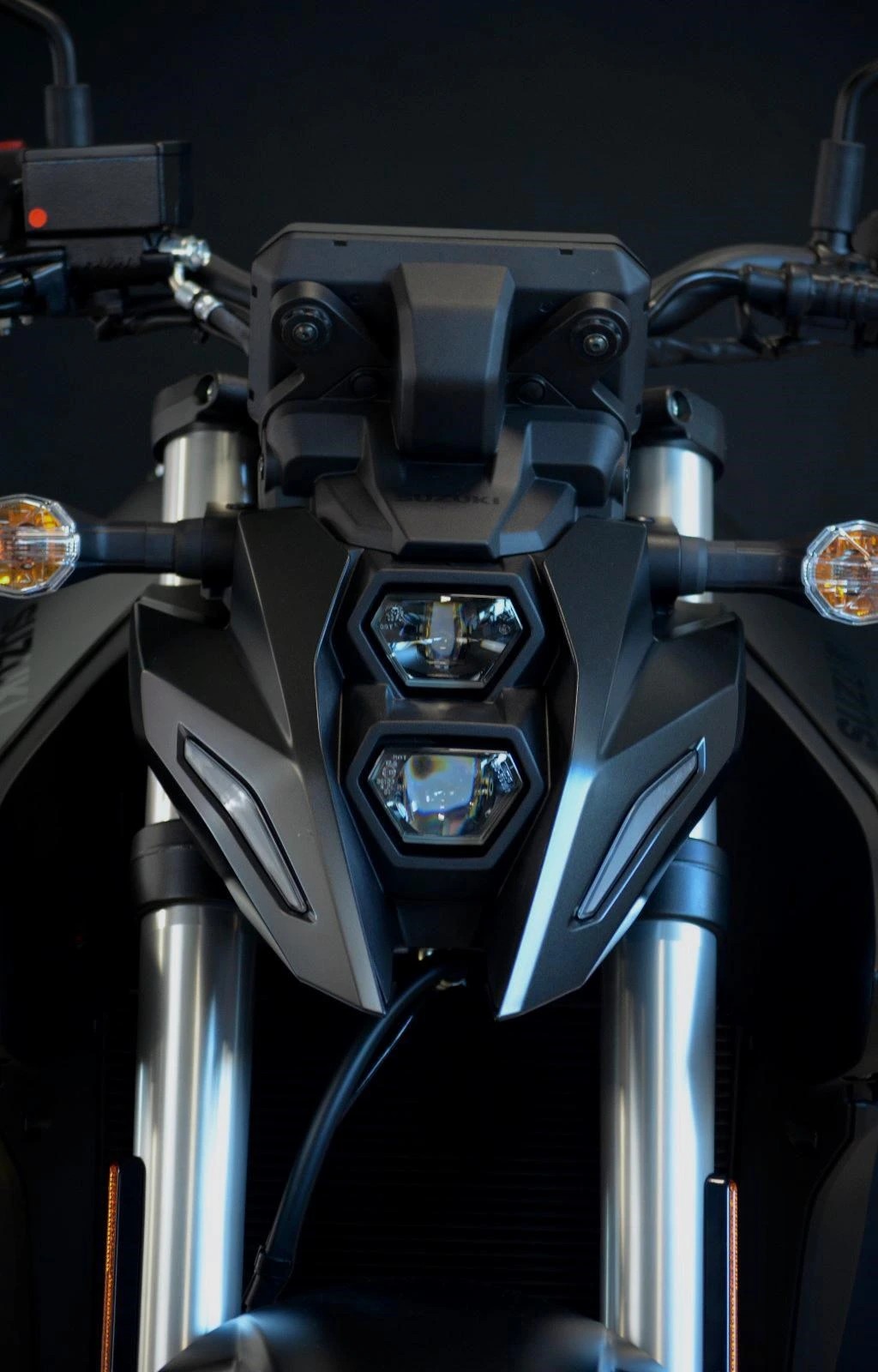 SUZUKI GSX-8S MY23-showroom-element-1