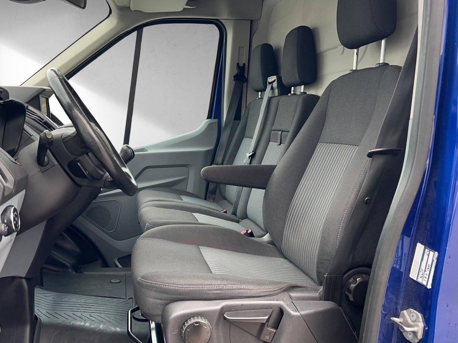 FORD Transit Van 350 L2 Ambiente 2.0 TDCi 130 4WD-image-8