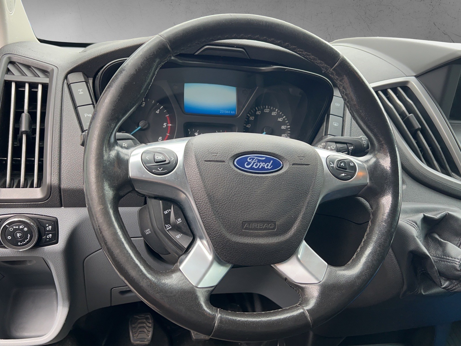 FORD Transit Van 350 L2 Ambiente 2.0 TDCi 130 4WD-image-5