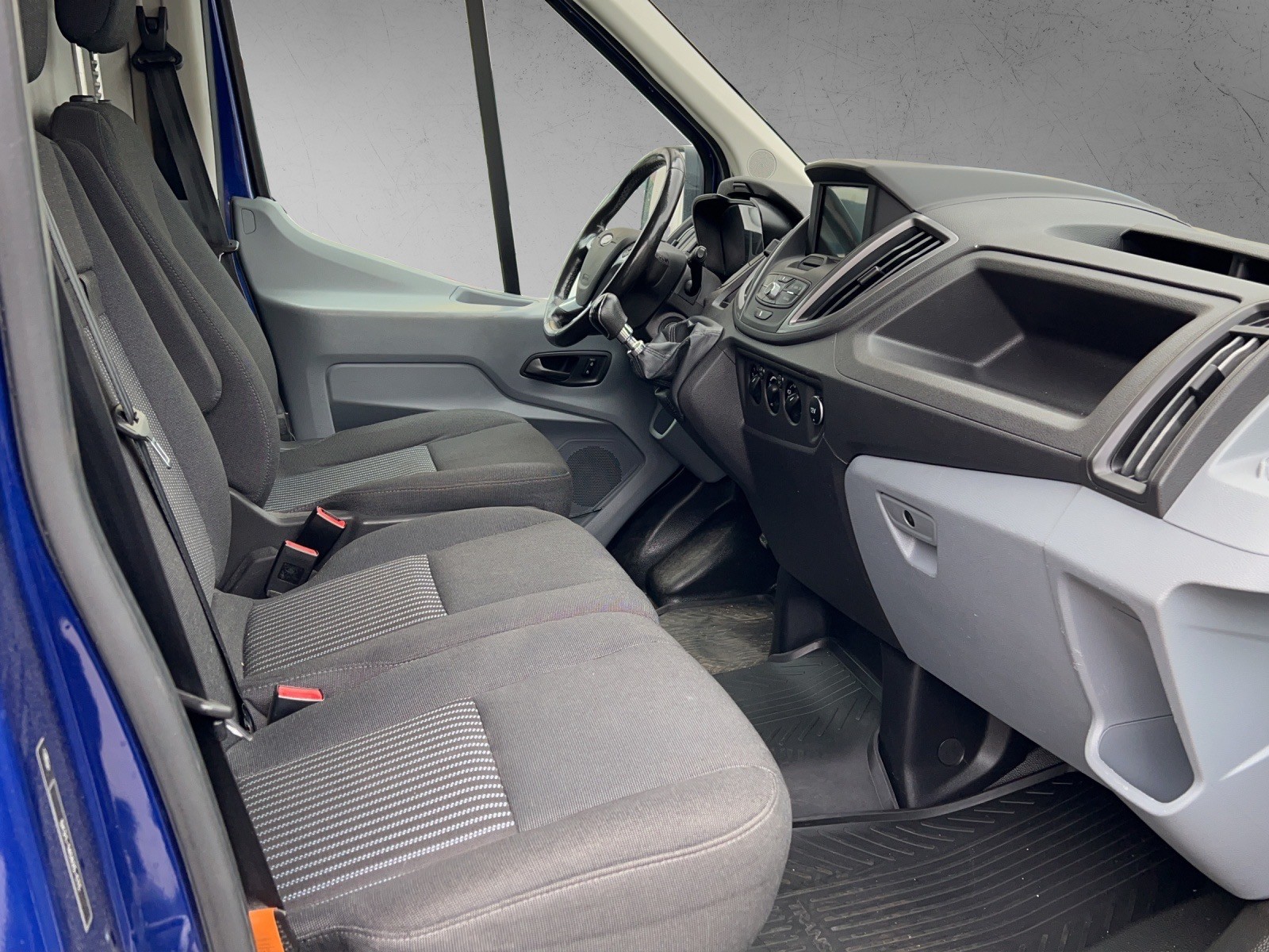 FORD Transit Van 350 L2 Ambiente 2.0 TDCi 130 4WD-image-7