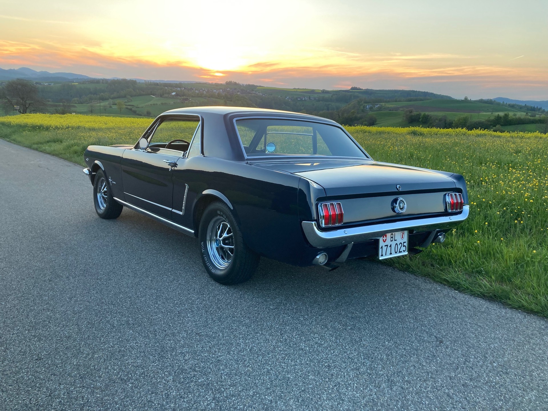 FORD MUSTANG-image-0