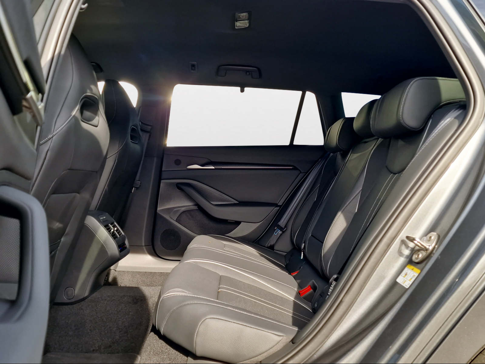 SKODA Superb Combi 2.0 TSI Sportline 4x4 DSG-image-10