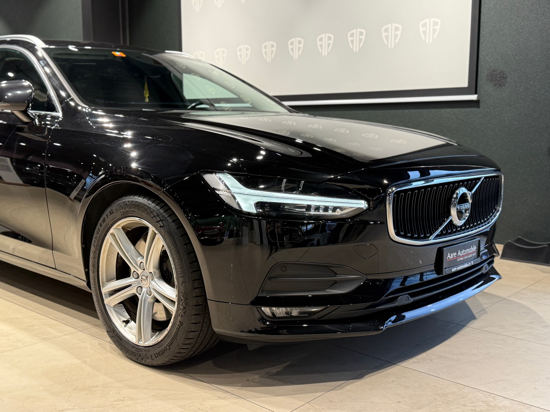 VOLVO V90 D5 AWD Momentum Geartronic Powerpulse-image-2