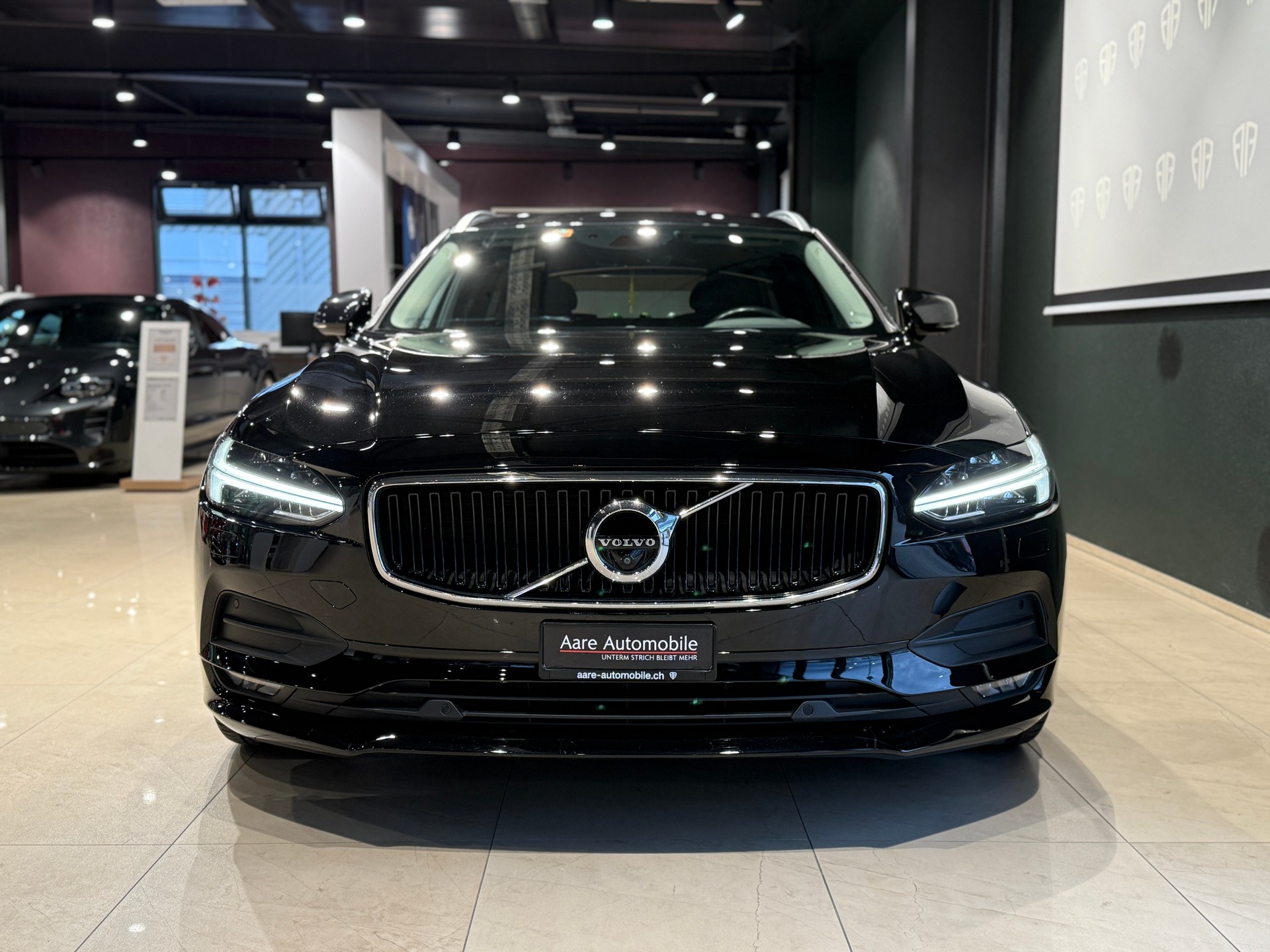 VOLVO V90 D5 AWD Momentum Geartronic Powerpulse-image-1