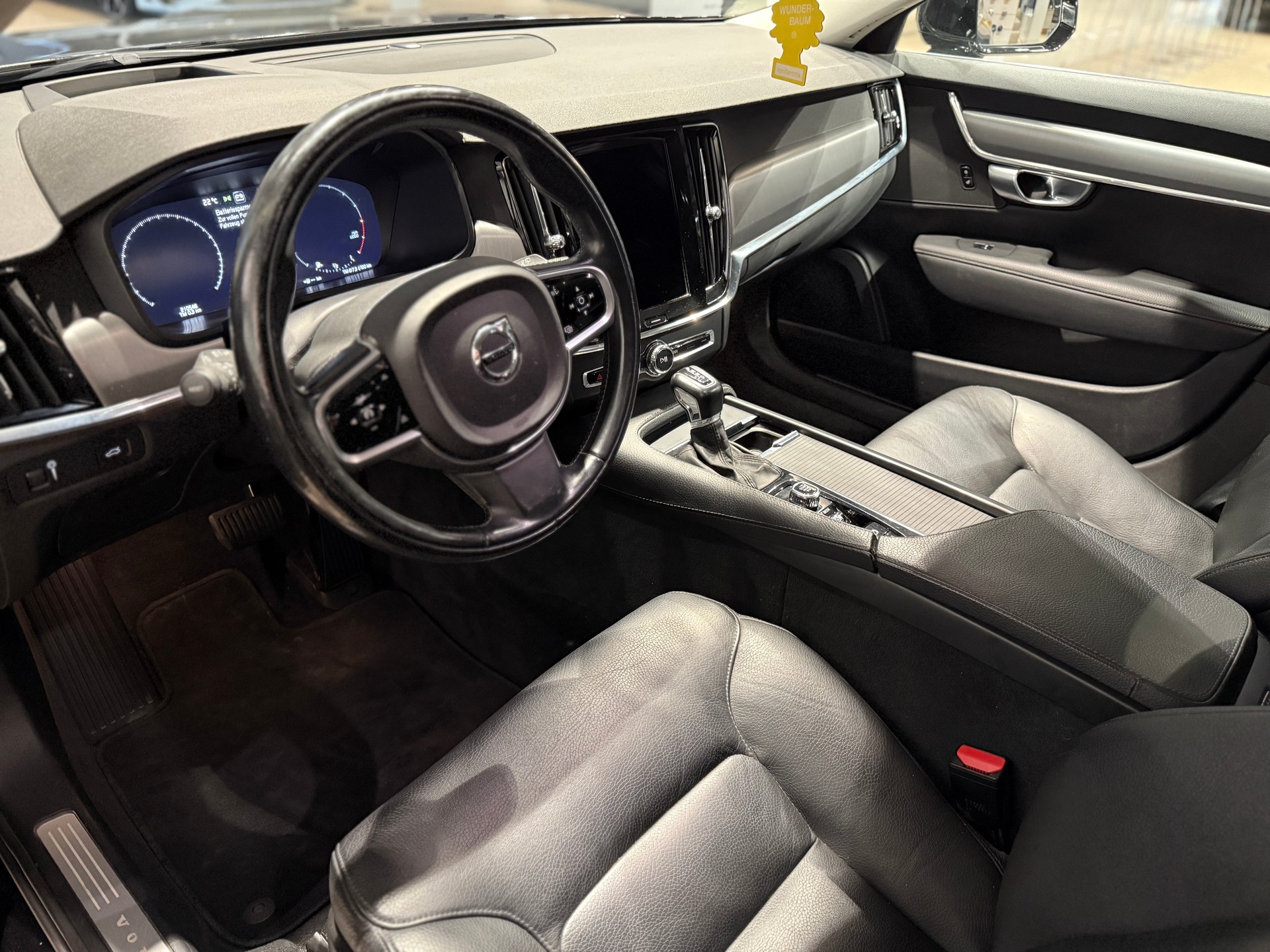 VOLVO V90 D5 AWD Momentum Geartronic Powerpulse-image-9