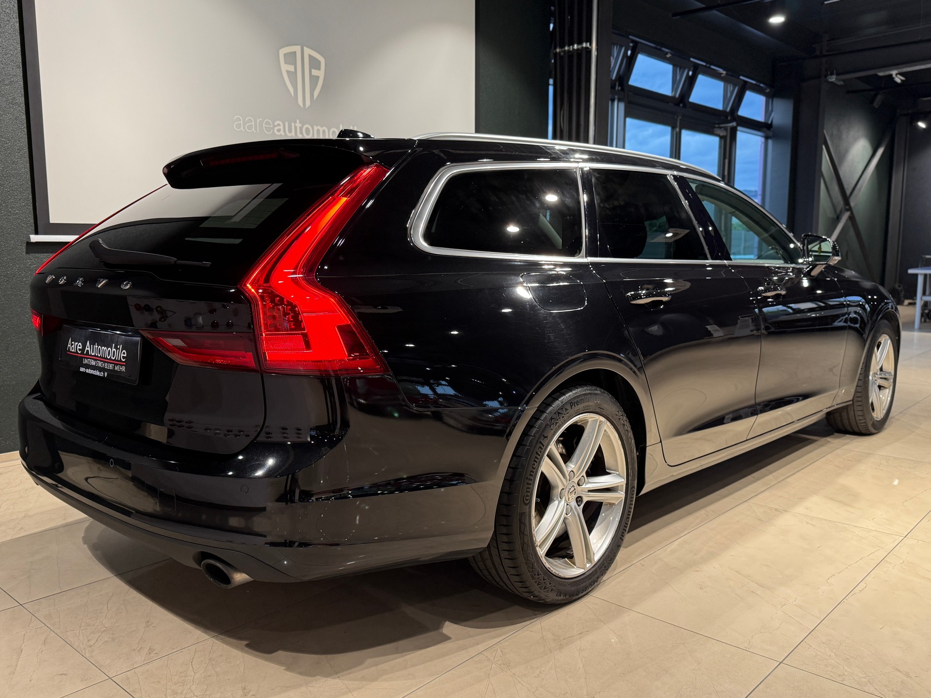VOLVO V90 D5 AWD Momentum Geartronic Powerpulse-image-5