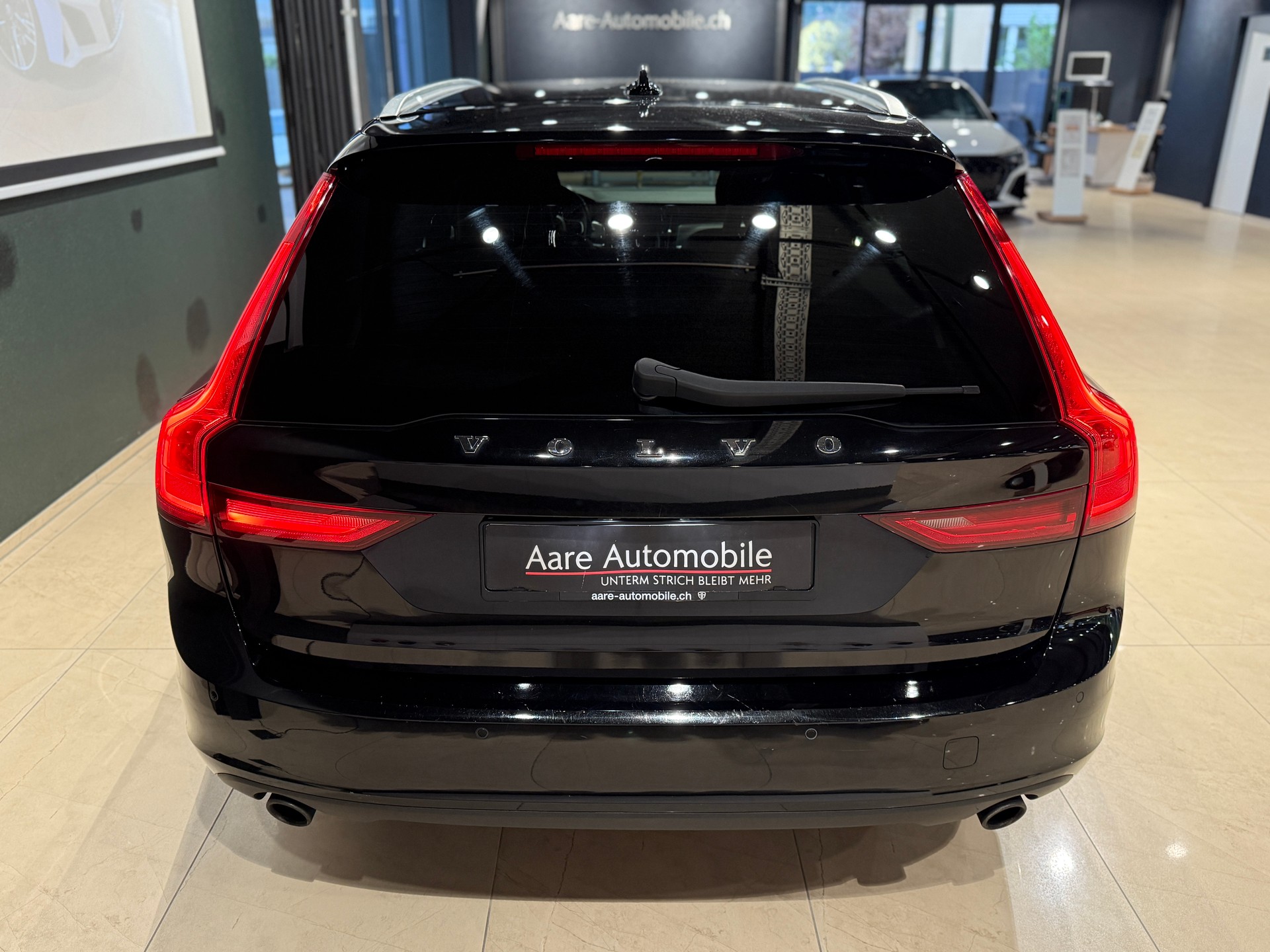 VOLVO V90 D5 AWD Momentum Geartronic Powerpulse-image-6