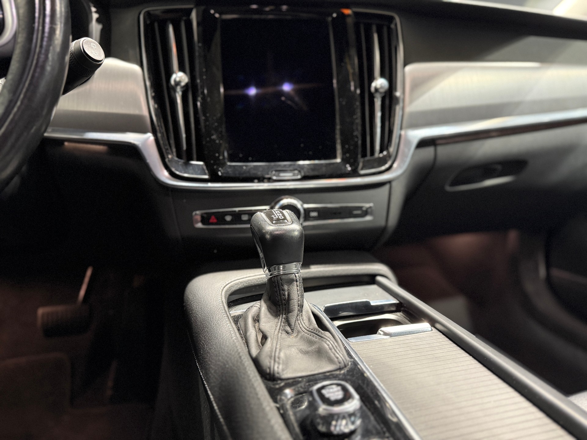 VOLVO V90 D5 AWD Momentum Geartronic Powerpulse-image-12
