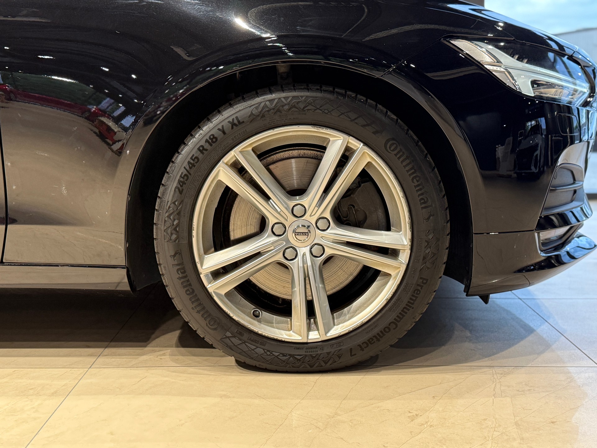 VOLVO V90 D5 AWD Momentum Geartronic Powerpulse-image-3