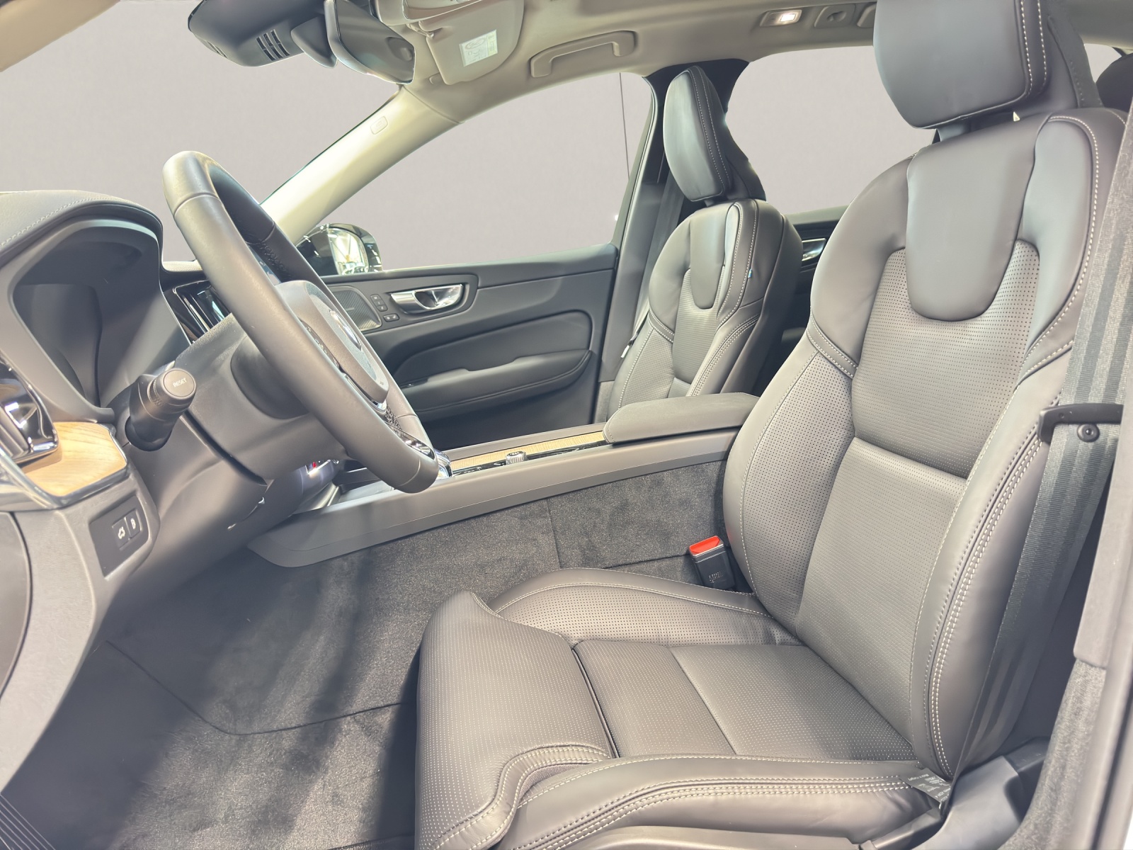 VOLVO XC60 2.0 T6 TE Ultra Dark eAWD-image-8