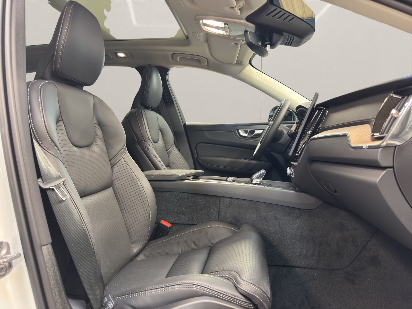 VOLVO XC60 2.0 T6 TE Ultra Dark eAWD-image-9