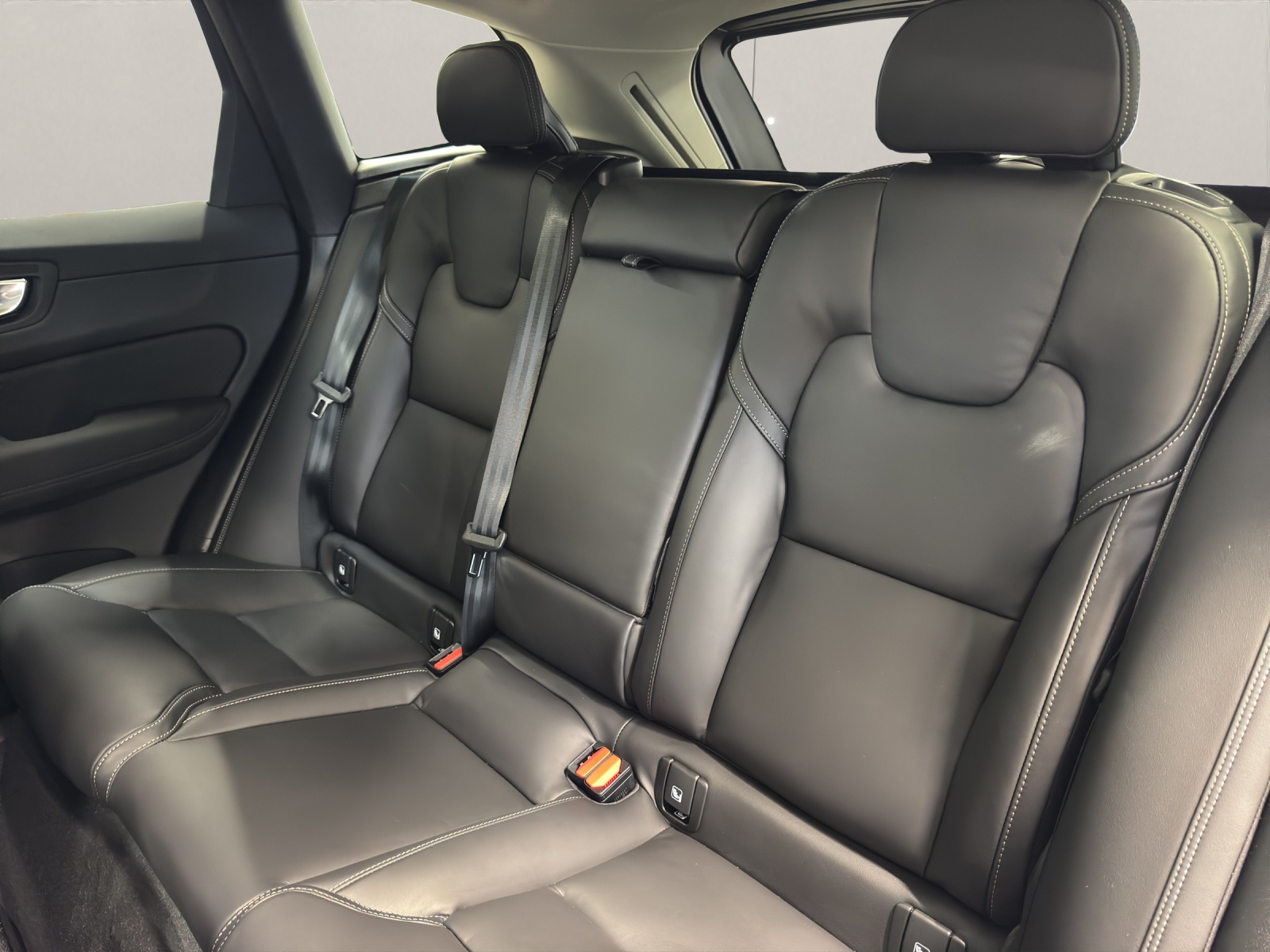 VOLVO XC60 2.0 T6 TE Ultra Dark eAWD-image-6
