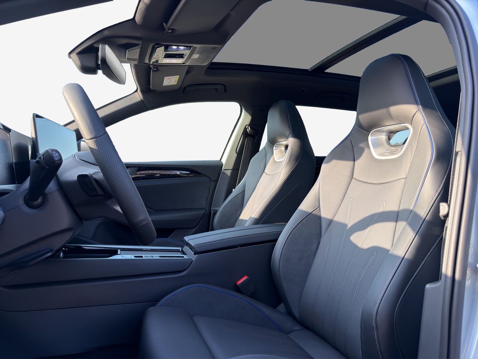 VW Passat R-Line 2.0TSI 265PS DSG 4Motion-image-7