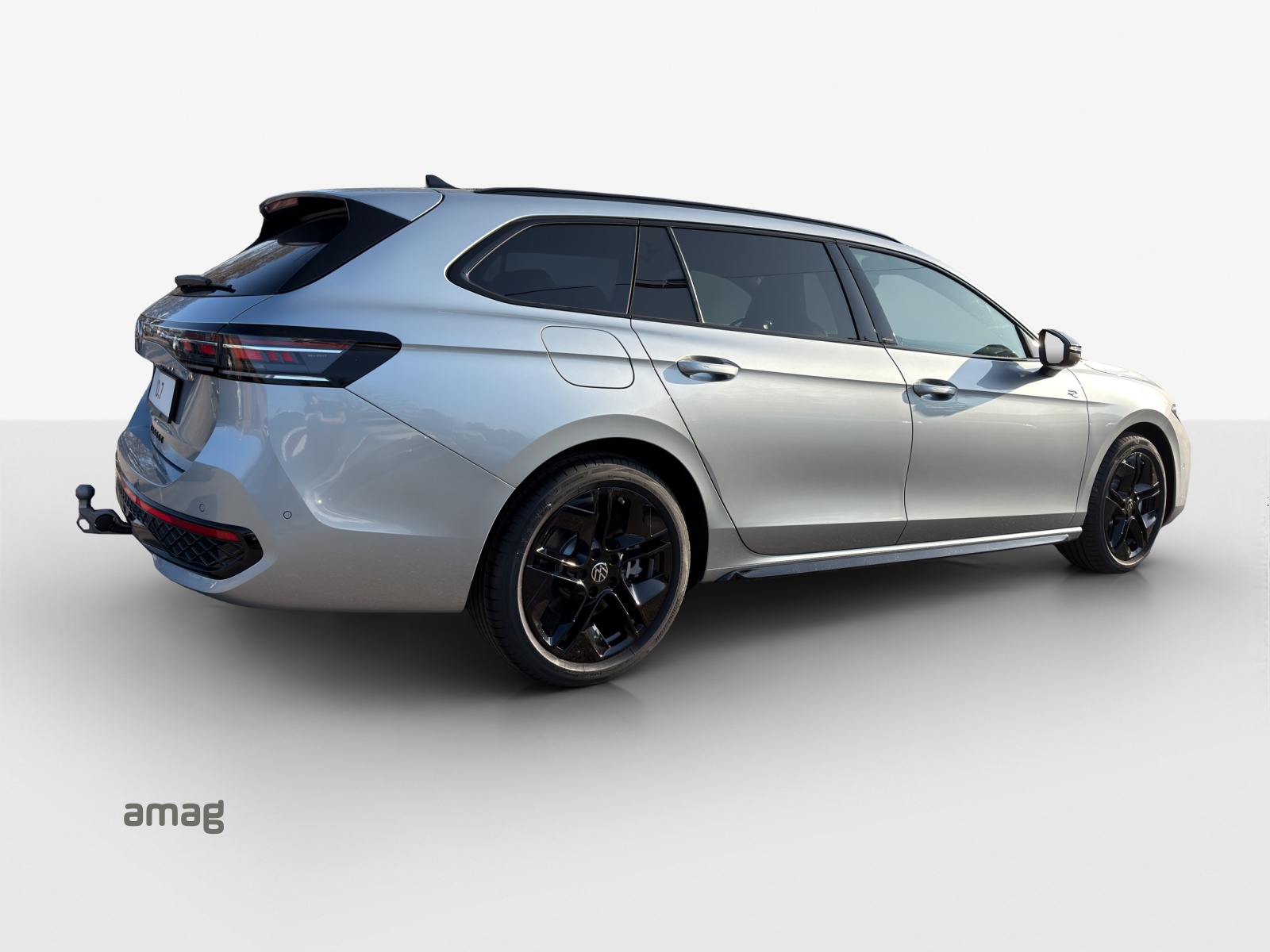 VW Passat R-Line 2.0TSI 265PS DSG 4Motion-image-4