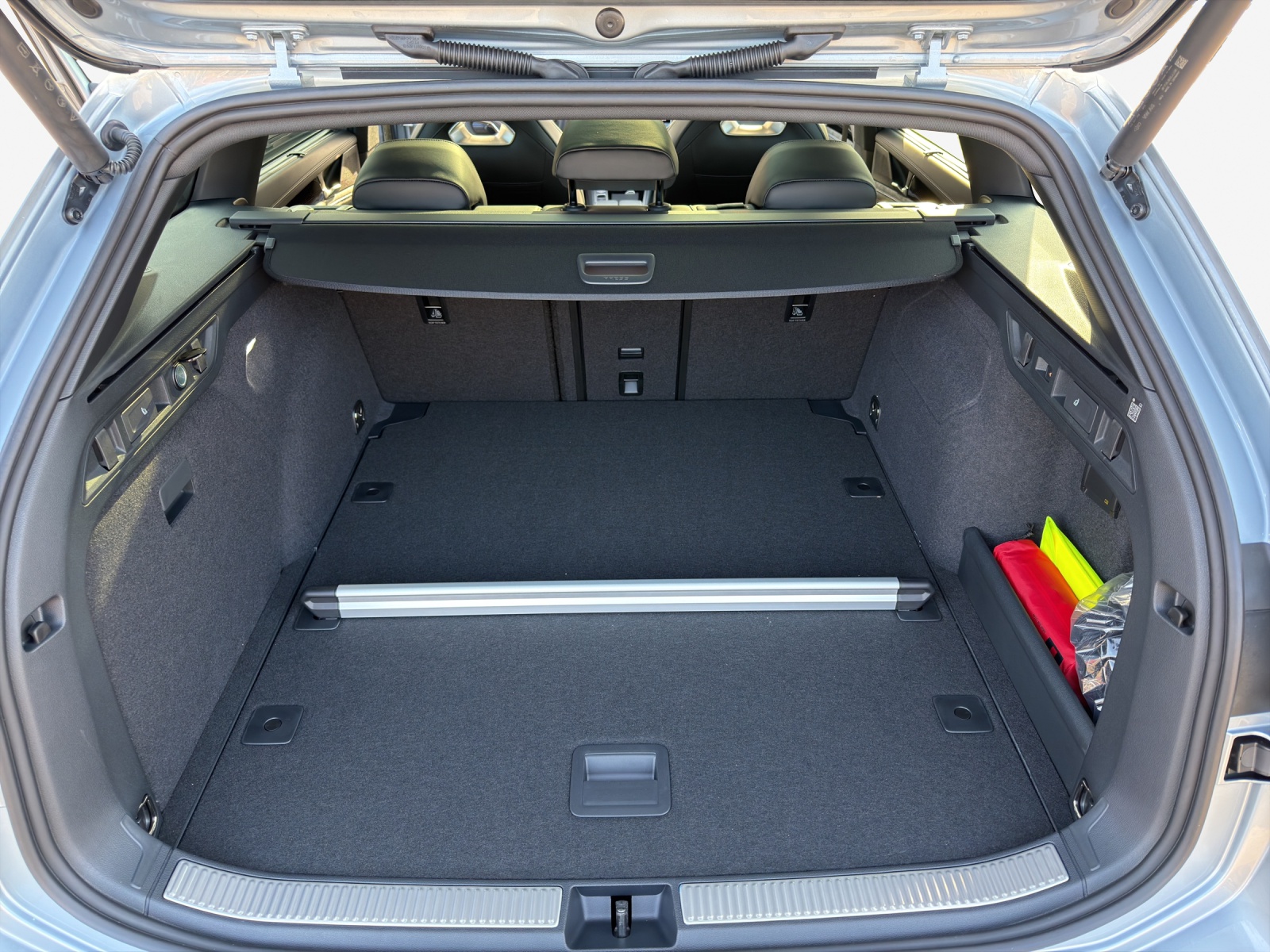 VW Passat R-Line 2.0TSI 265PS DSG 4Motion-image-12