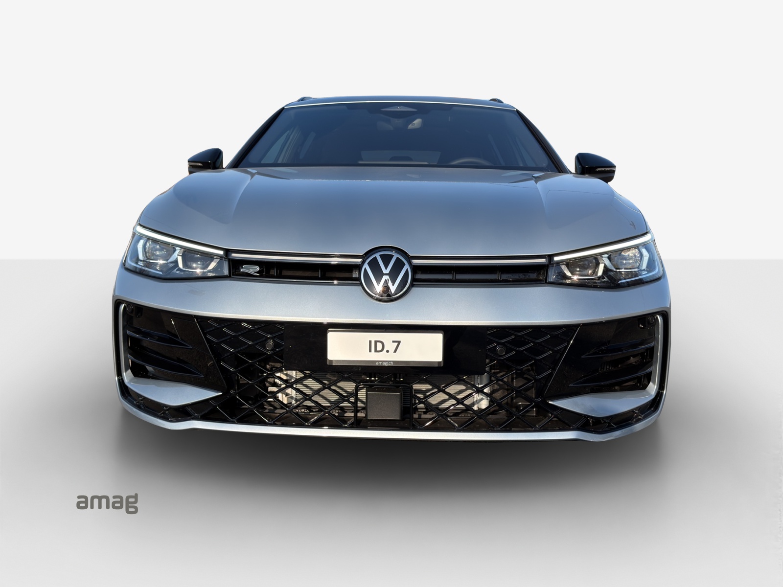 VW Passat R-Line 2.0TSI 265PS DSG 4Motion-image-6