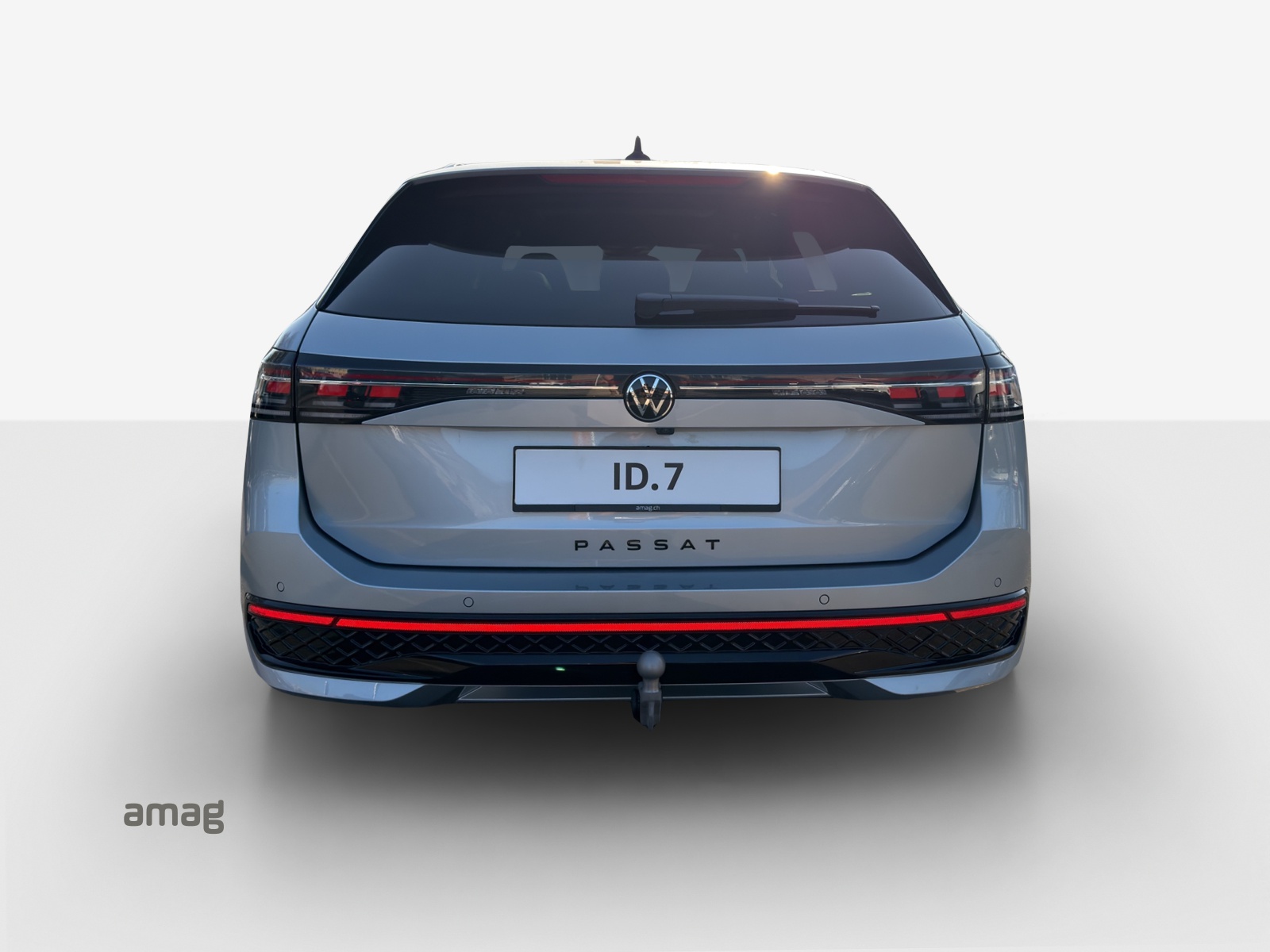 VW Passat R-Line 2.0TSI 265PS DSG 4Motion-image-3