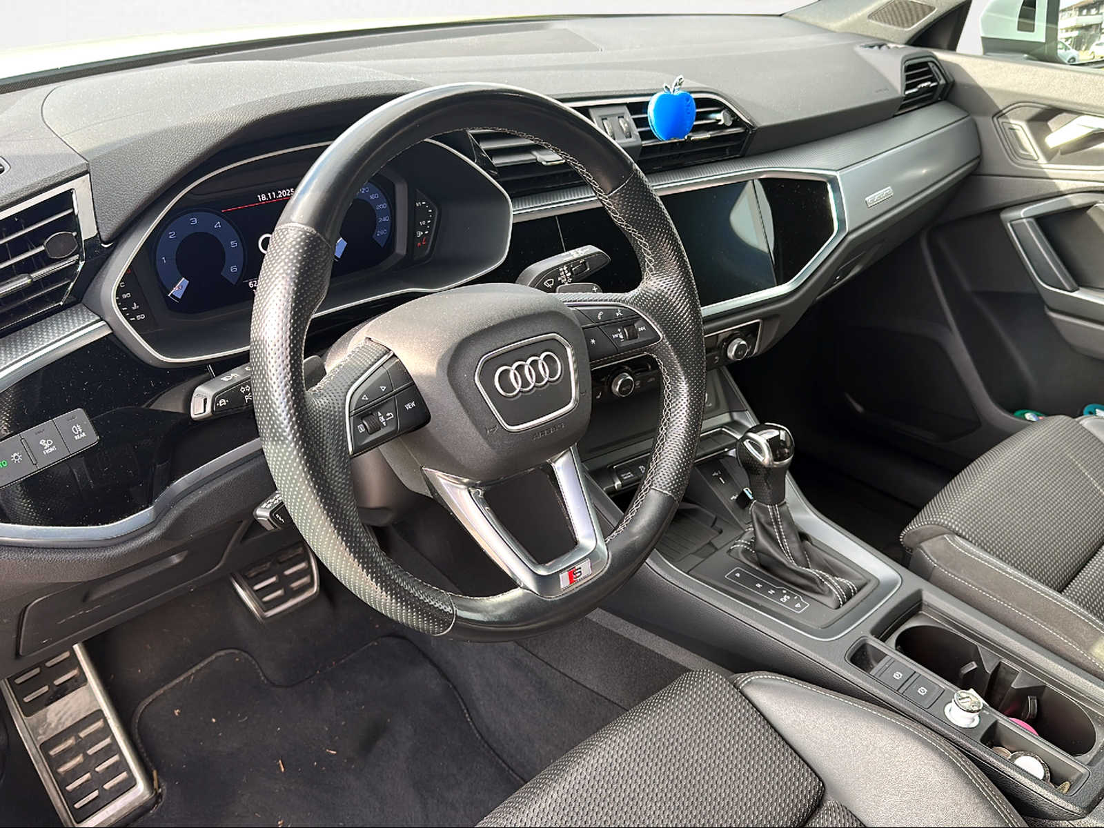AUDI Q3 Sportback 40 TDI S line Attraction quattro S-tronic-image-2