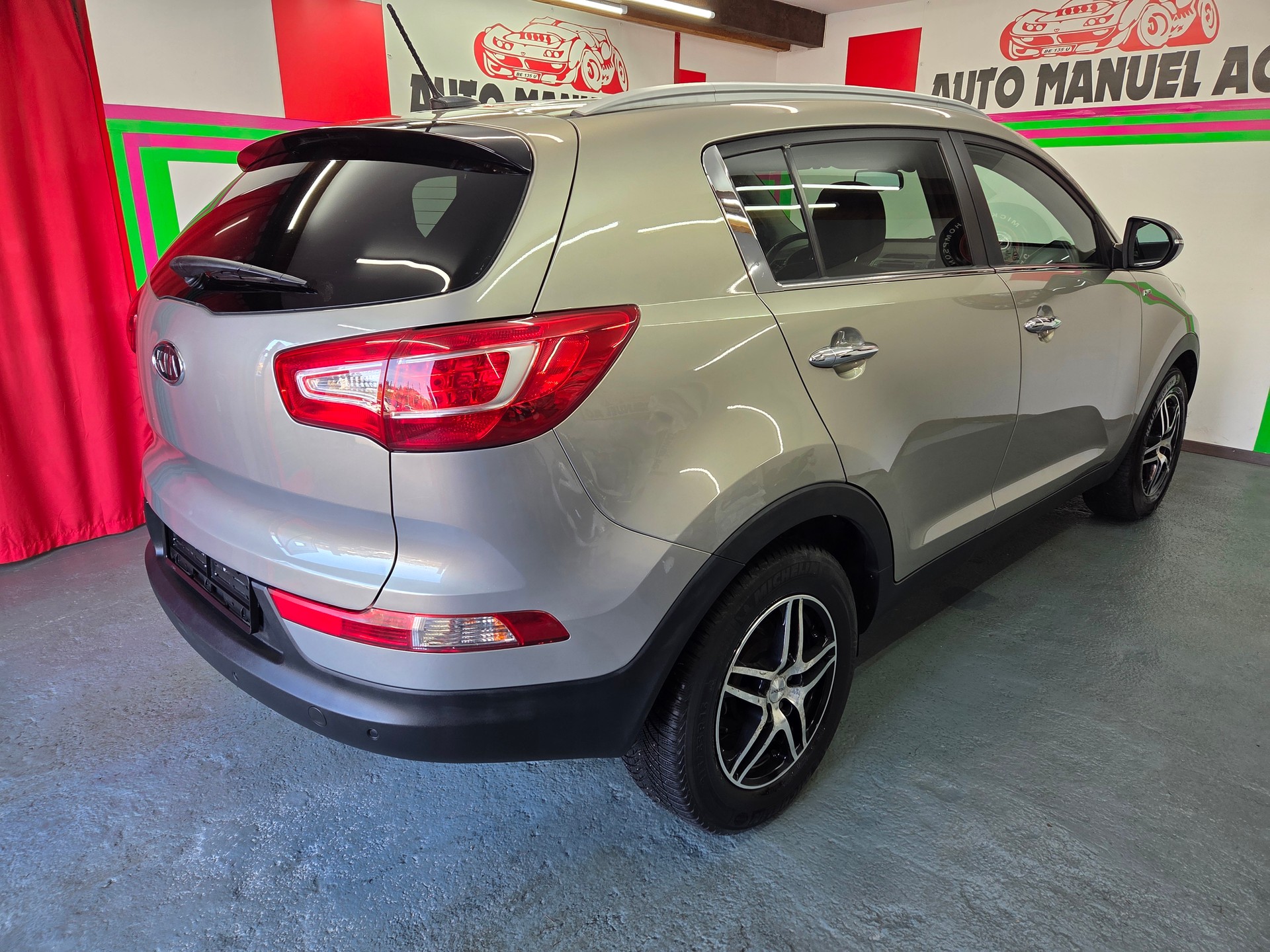 KIA Sportage 2.0 CRDi Style 4WD Automatic-image-7