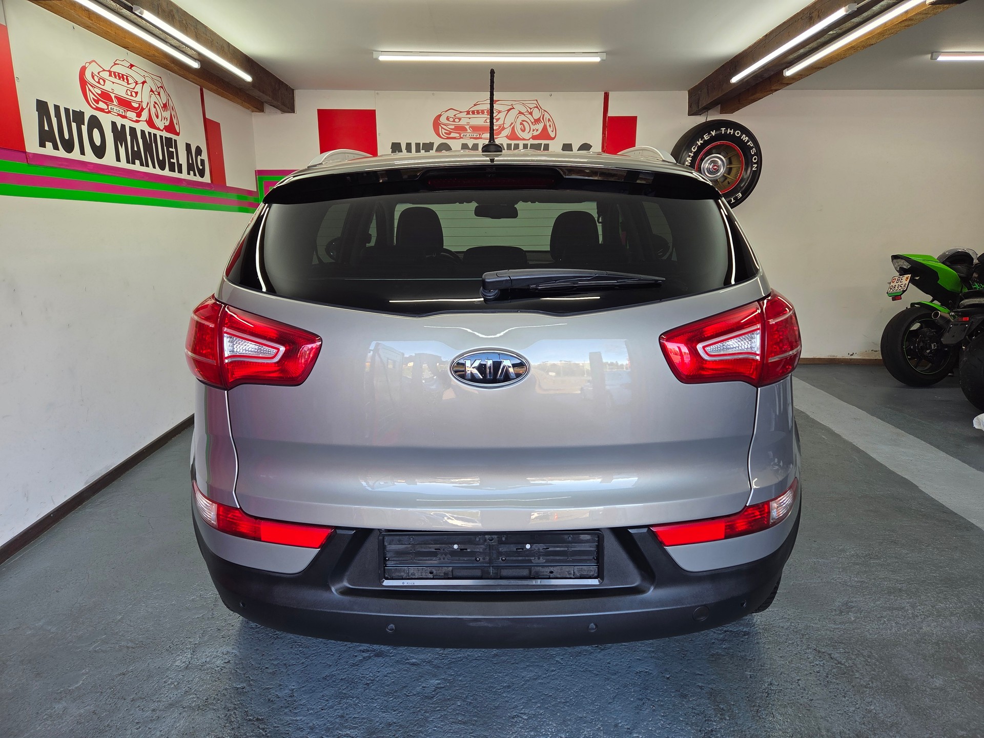 KIA Sportage 2.0 CRDi Style 4WD Automatic-image-5