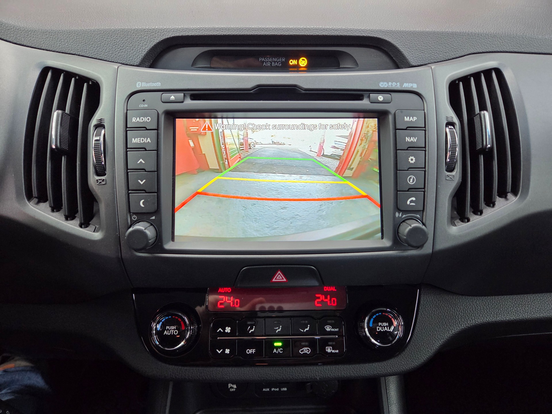 KIA Sportage 2.0 CRDi Style 4WD Automatic-image-9