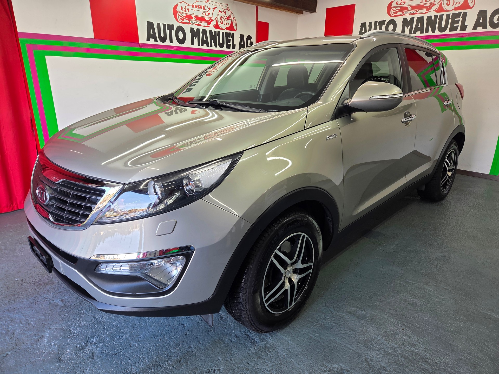 KIA Sportage 2.0 CRDi Style 4WD Automatic-image-2