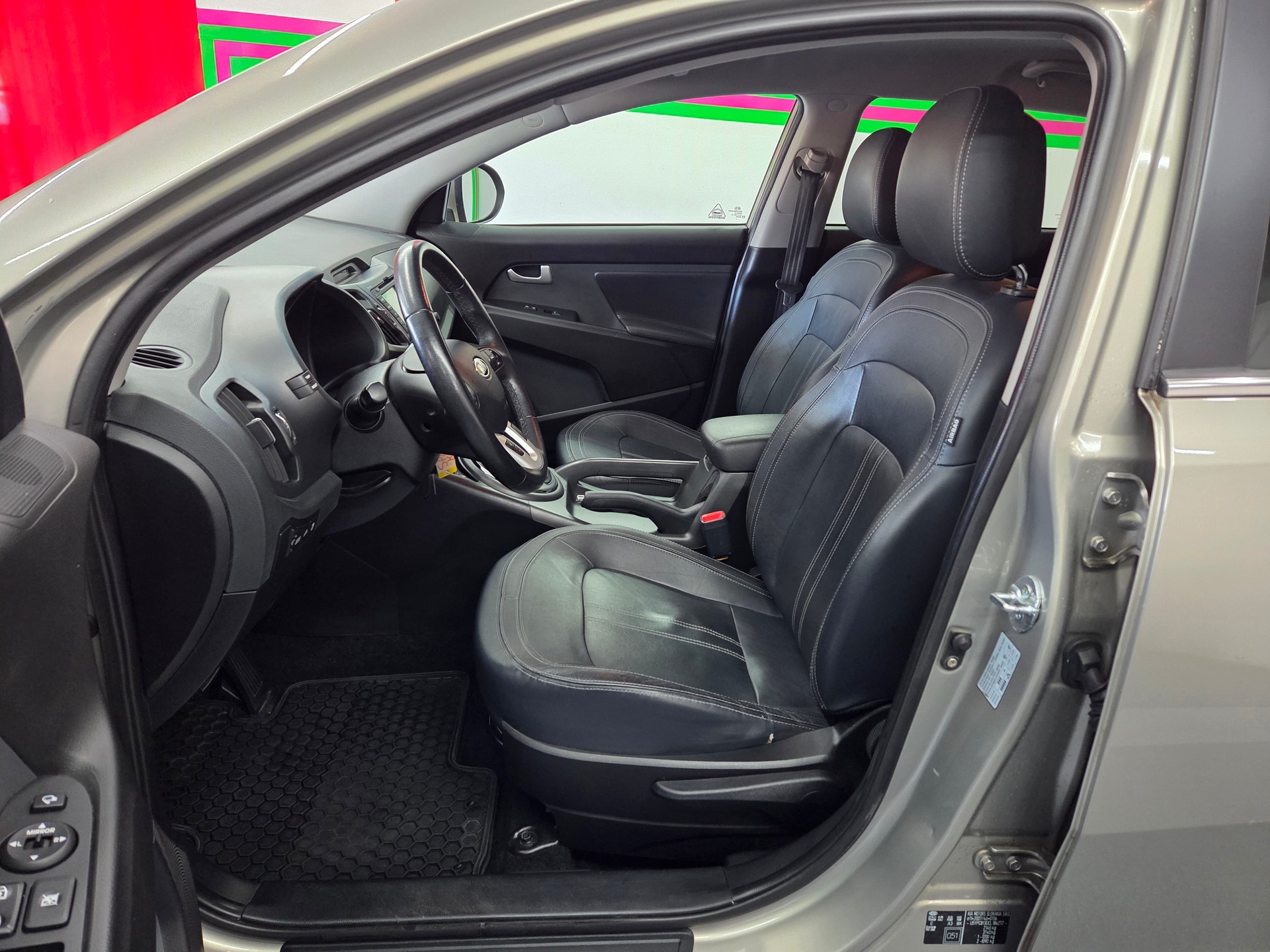 KIA Sportage 2.0 CRDi Style 4WD Automatic-image-10