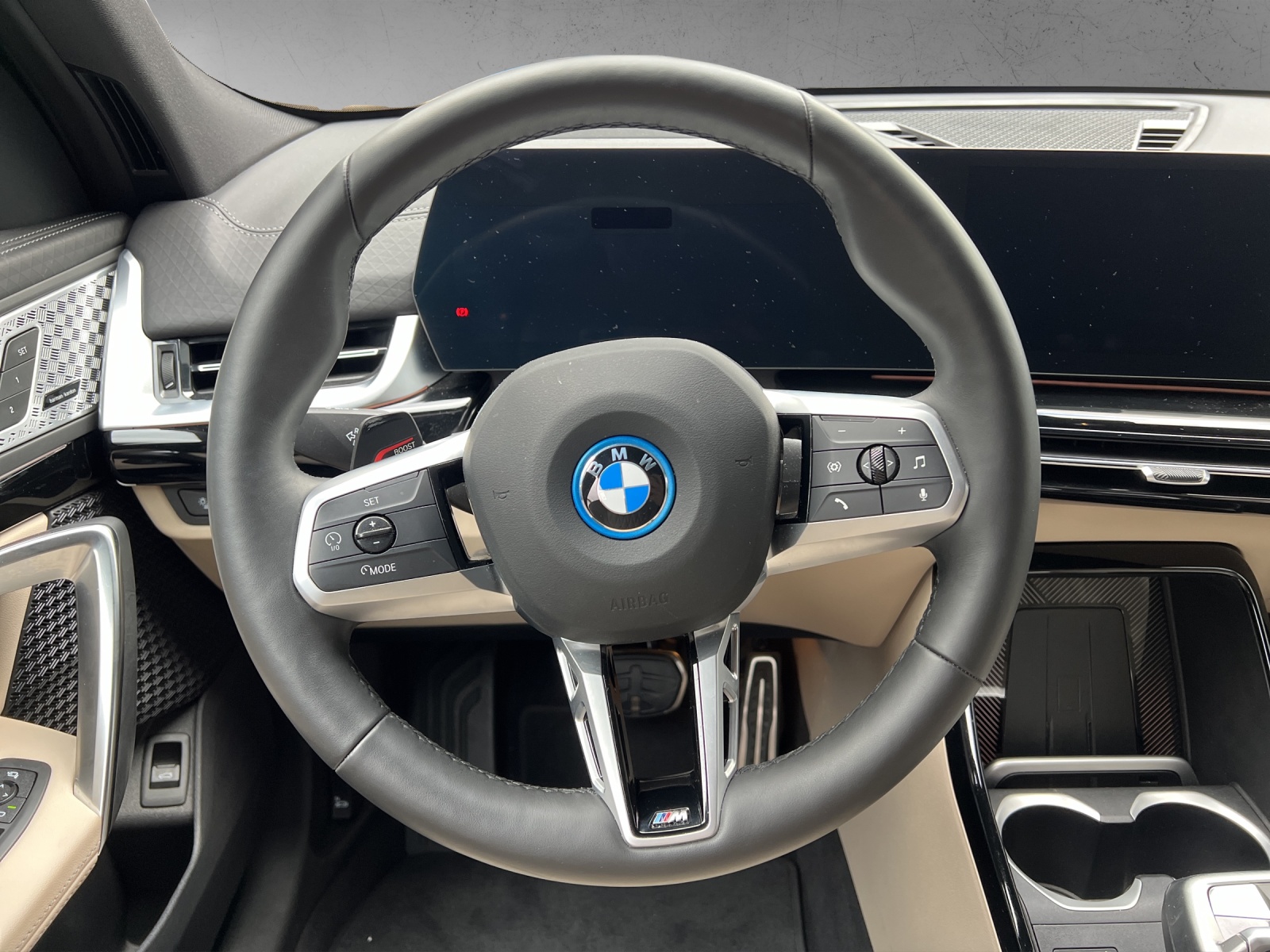 BMW iX2 xDrive 30 M Sport-image-13