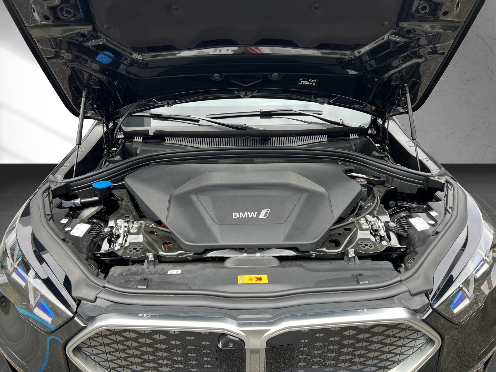 BMW iX2 xDrive 30 M Sport-image-18