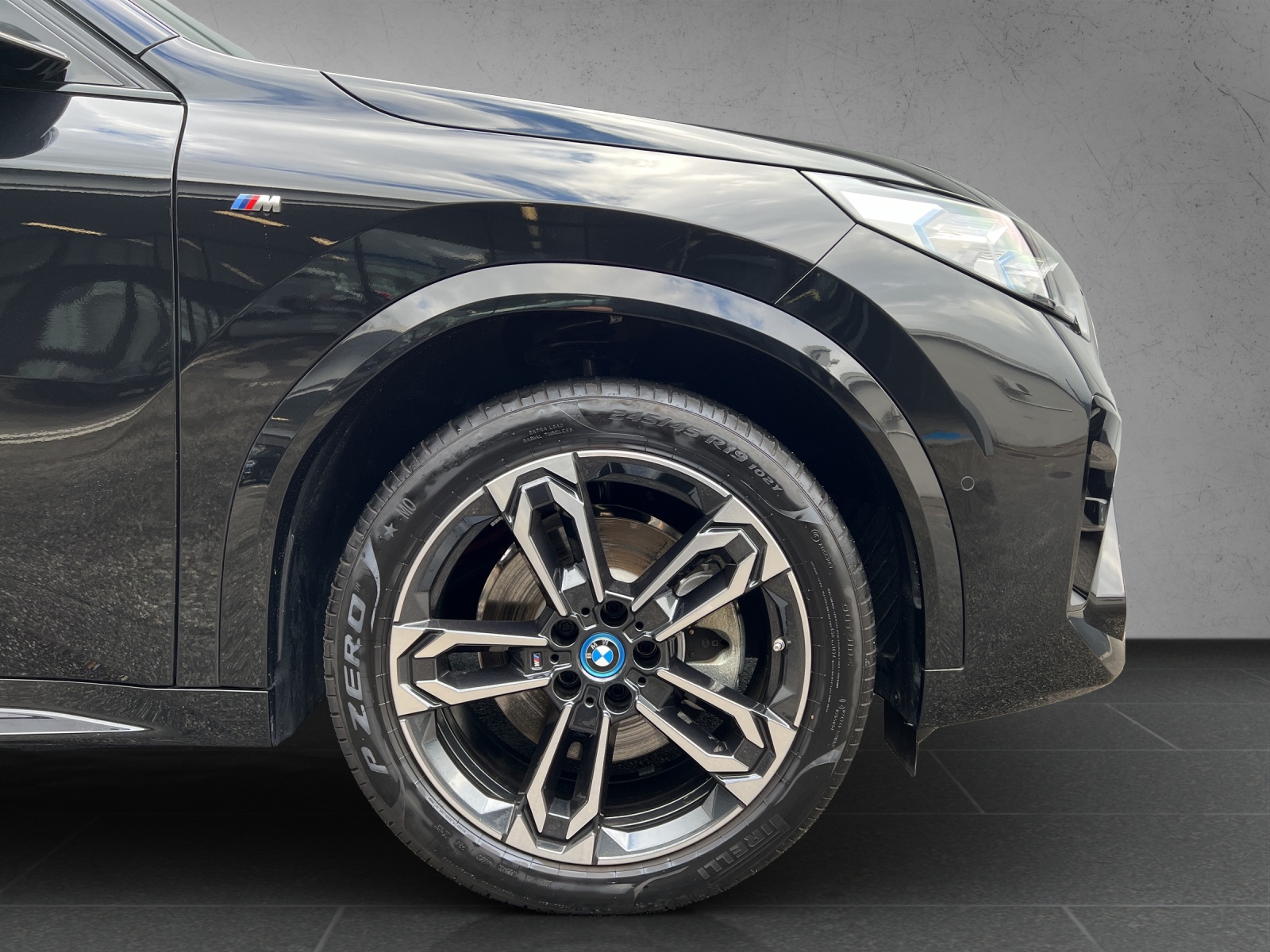 BMW iX2 xDrive 30 M Sport-image-12