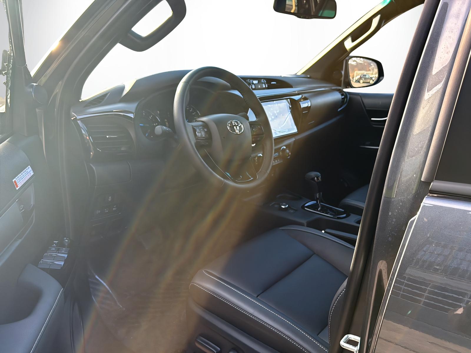 TOYOTA Hilux Double Cab.-Pick-up 2.8 D-4D MHEV 204 Invincible-image-6