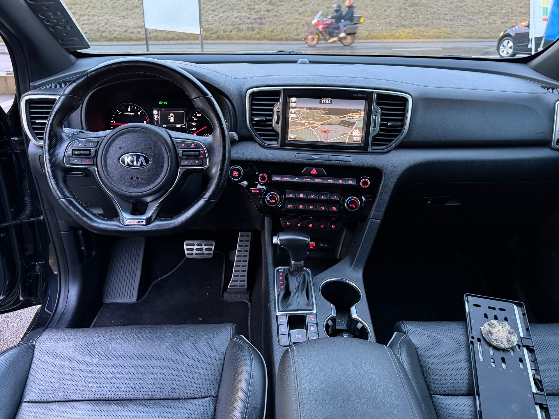 KIA Sportage 2.0CRDi Style GT Line 4WD Automat-image-8