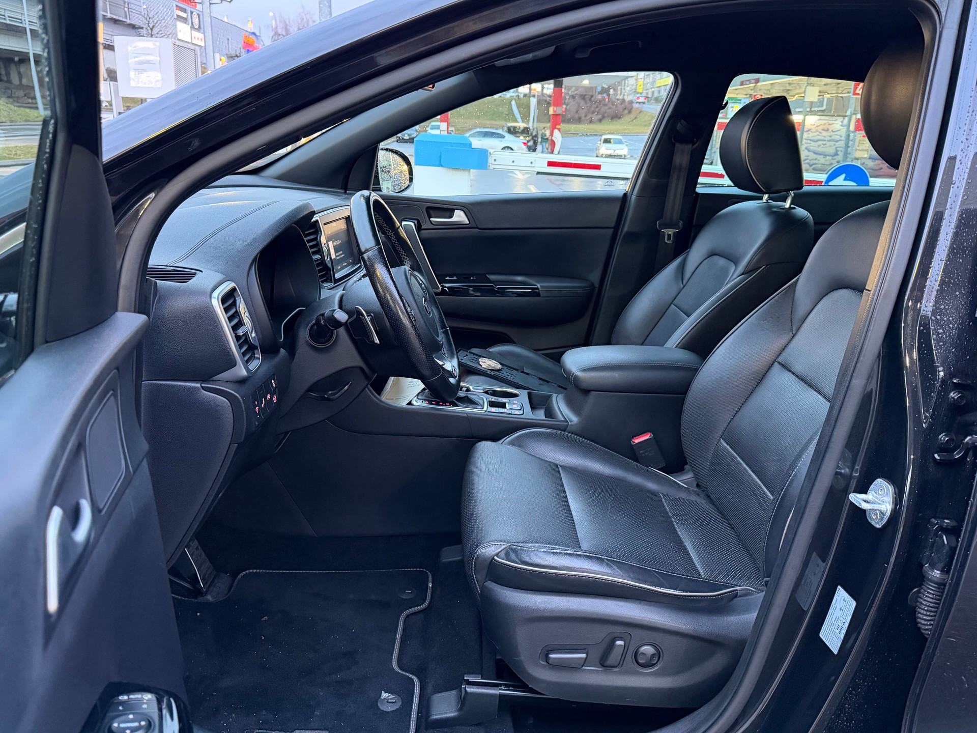 KIA Sportage 2.0CRDi Style GT Line 4WD Automat-image-9