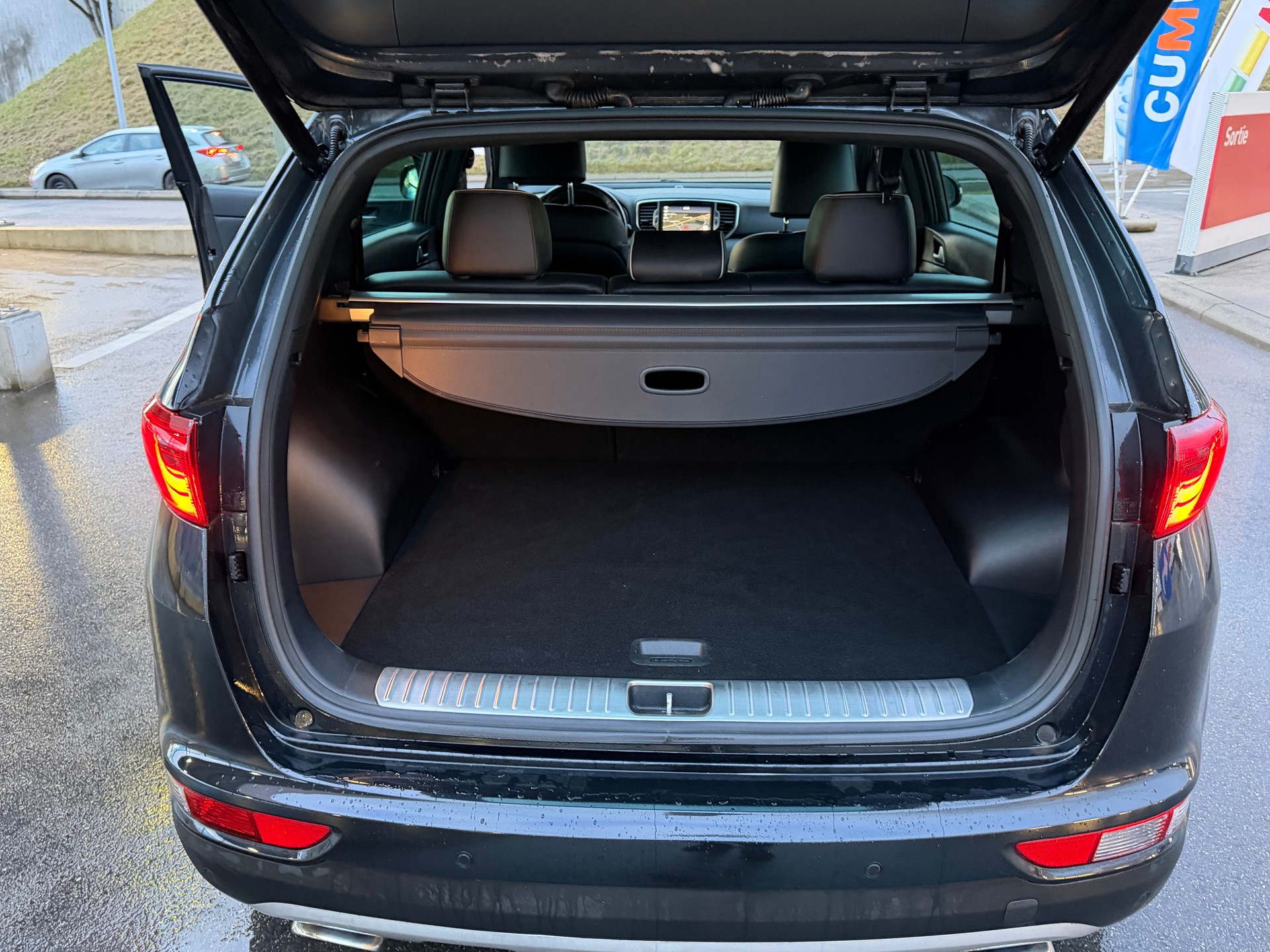 KIA Sportage 2.0CRDi Style GT Line 4WD Automat-image-10