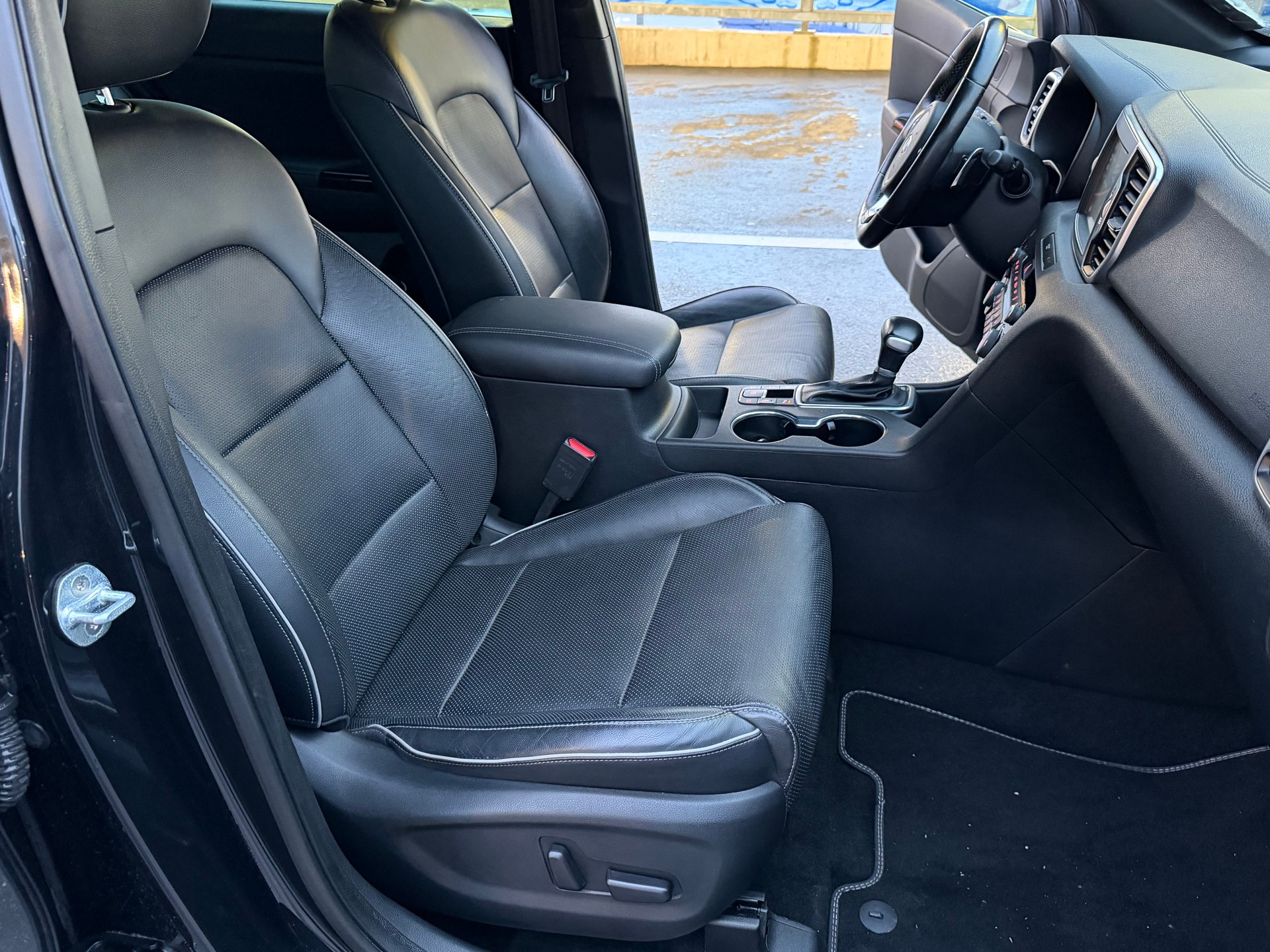 KIA Sportage 2.0CRDi Style GT Line 4WD Automat-image-12