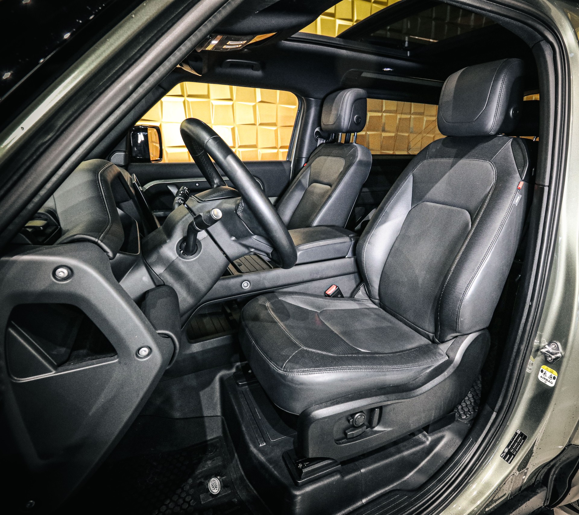 LAND ROVER Defender 90 P400 I6 HSE 3.0 X-Dynamic AT8-image-9