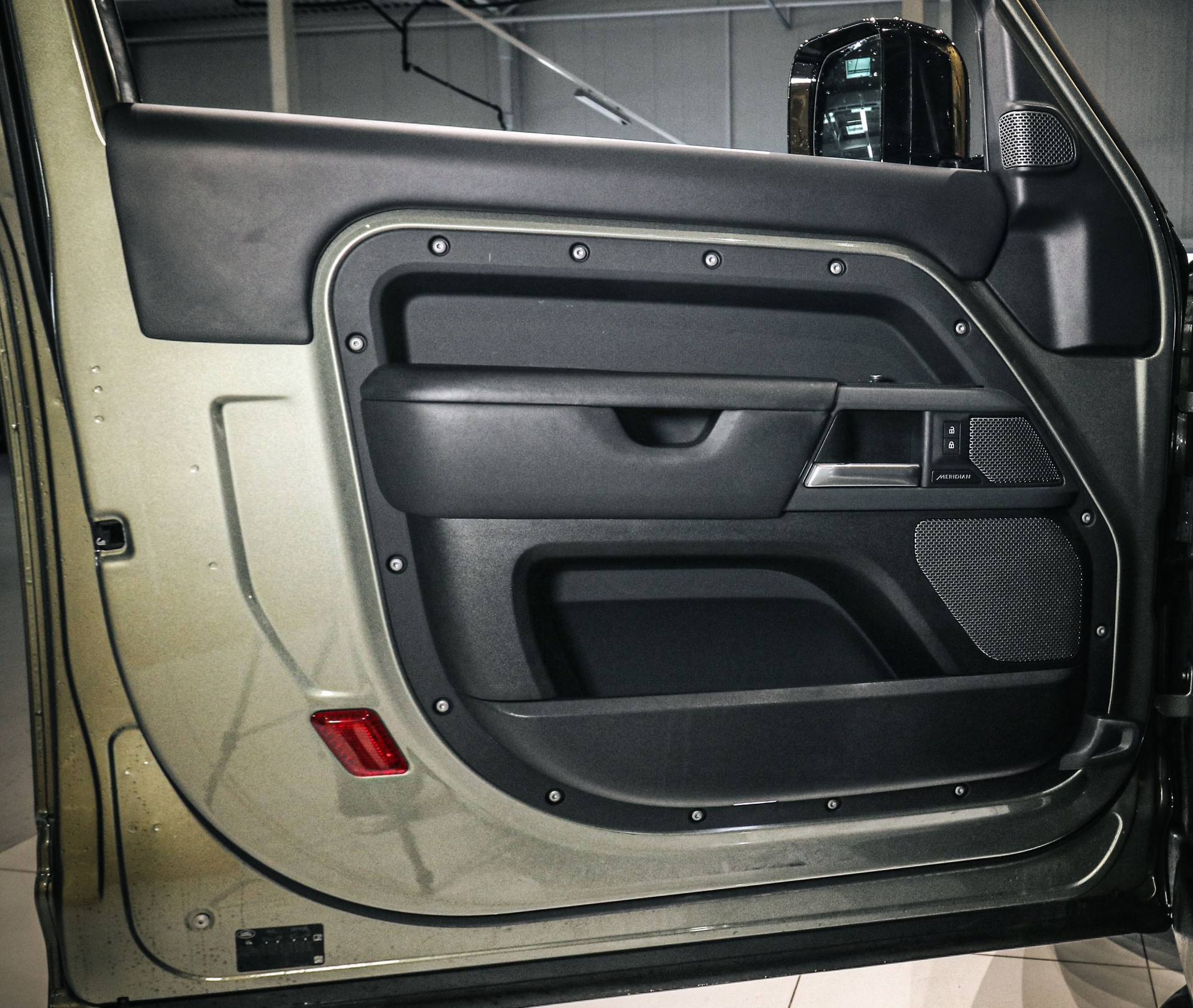 LAND ROVER Defender 90 P400 I6 HSE 3.0 X-Dynamic AT8-image-20
