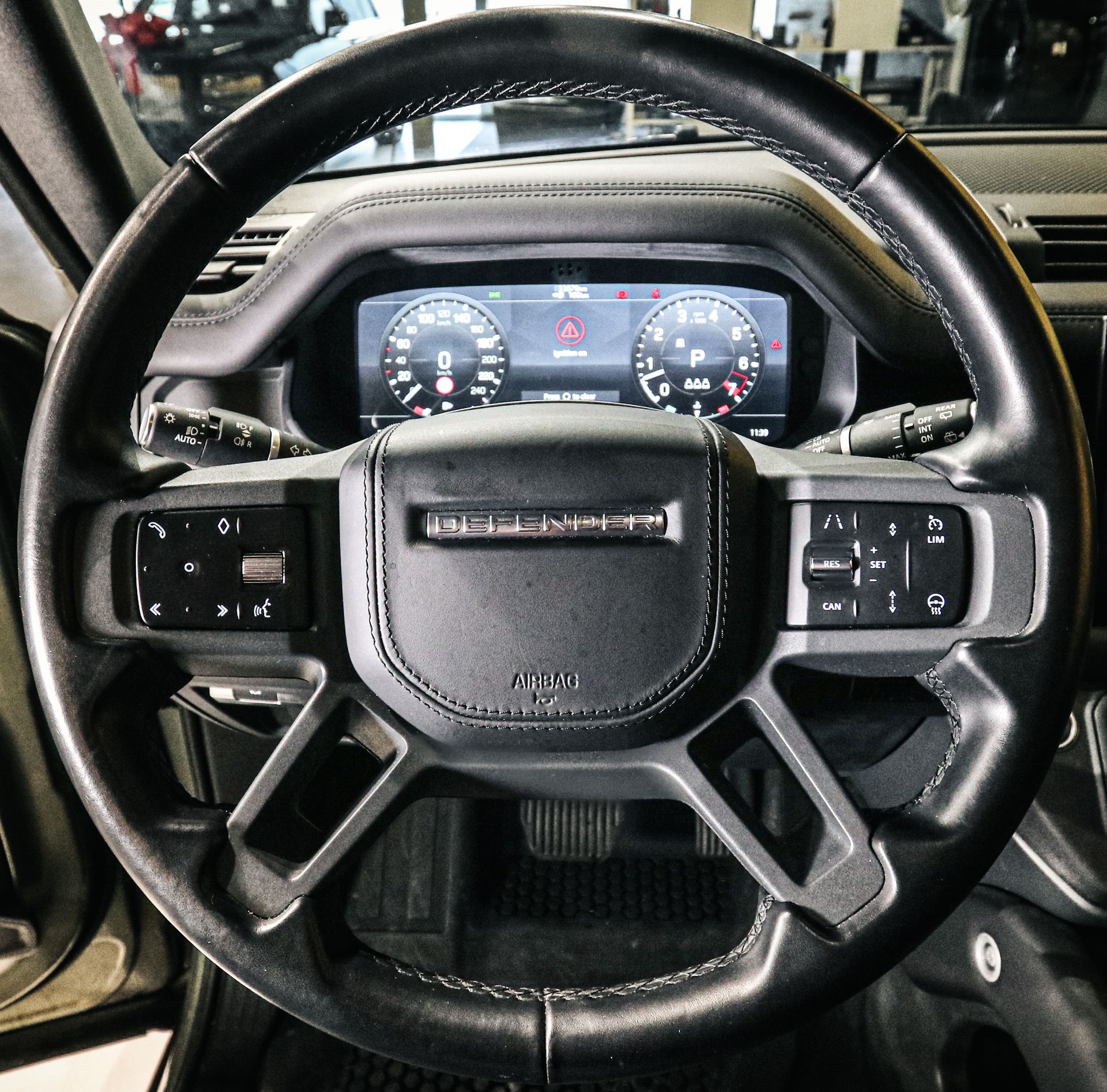 LAND ROVER Defender 90 P400 I6 HSE 3.0 X-Dynamic AT8-image-12
