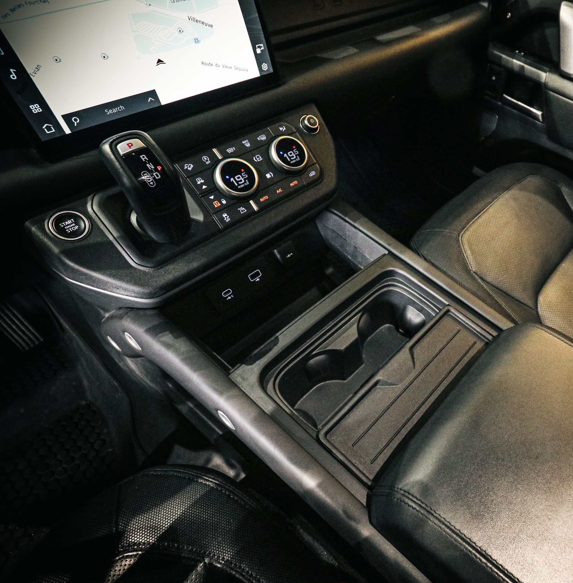 LAND ROVER Defender 90 P400 I6 HSE 3.0 X-Dynamic AT8-image-15